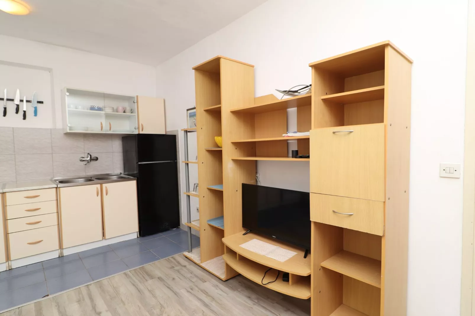 Apartments Karbuni By The Sea - Two Bedroom Apartment with Terrace and Sea View - (A1) U REDU