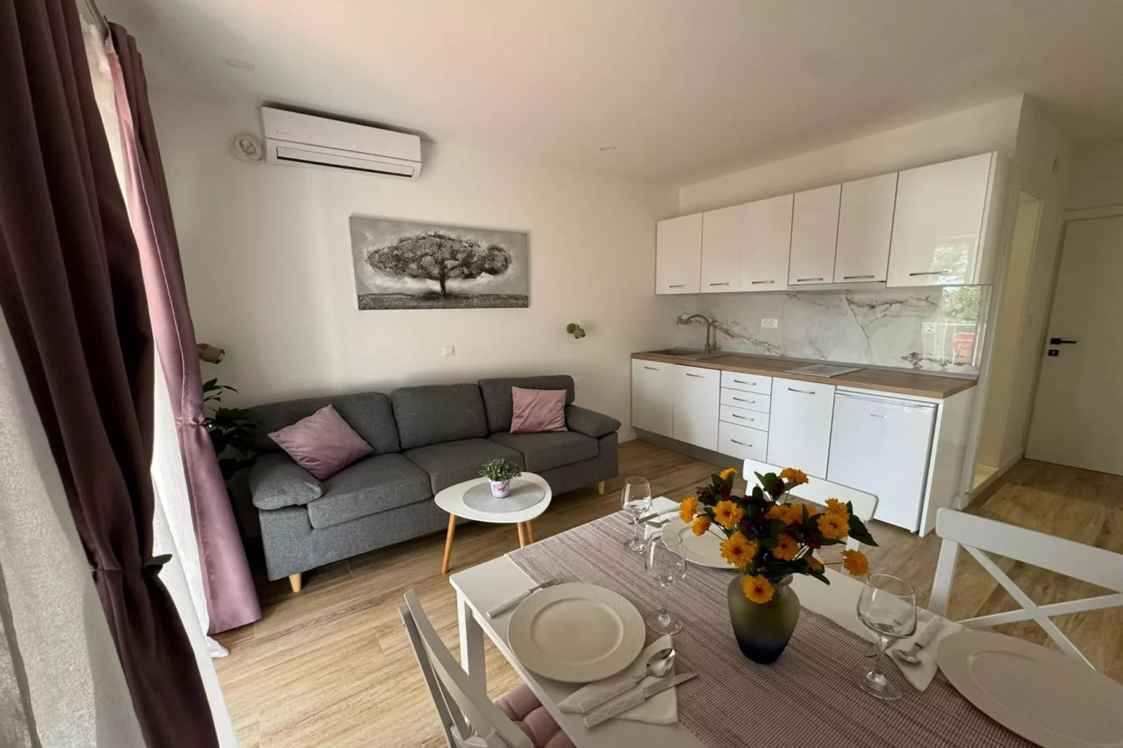 Apartment & Rooms Papa - Two Bedroom Apartment with Balcony and Partial Sea View
