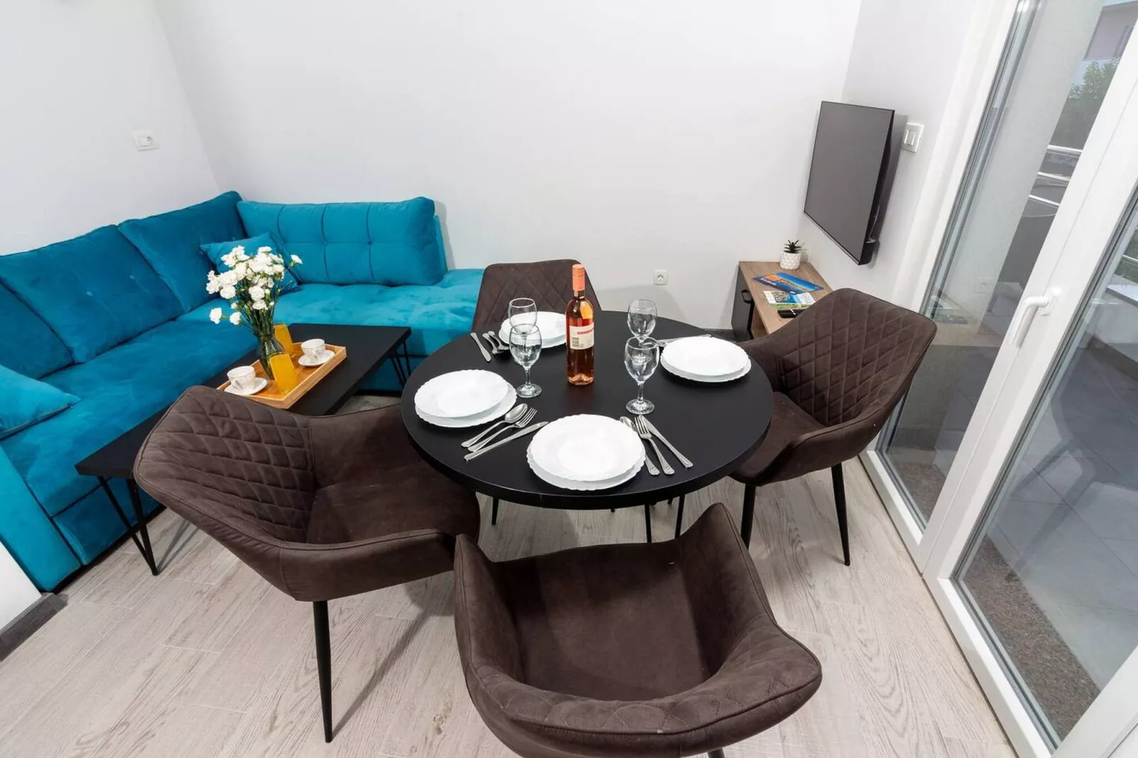 Modern Apartments with Private Balcony - Deluxe One Bedroom Apartment (Owner S3)