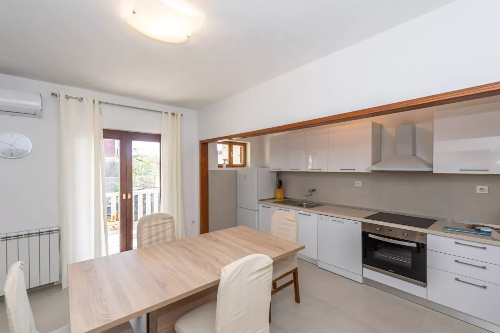 Sunny and Sleek Apartment Kastel Novi with Terrace - Three Bedroom Apartment with Terrace