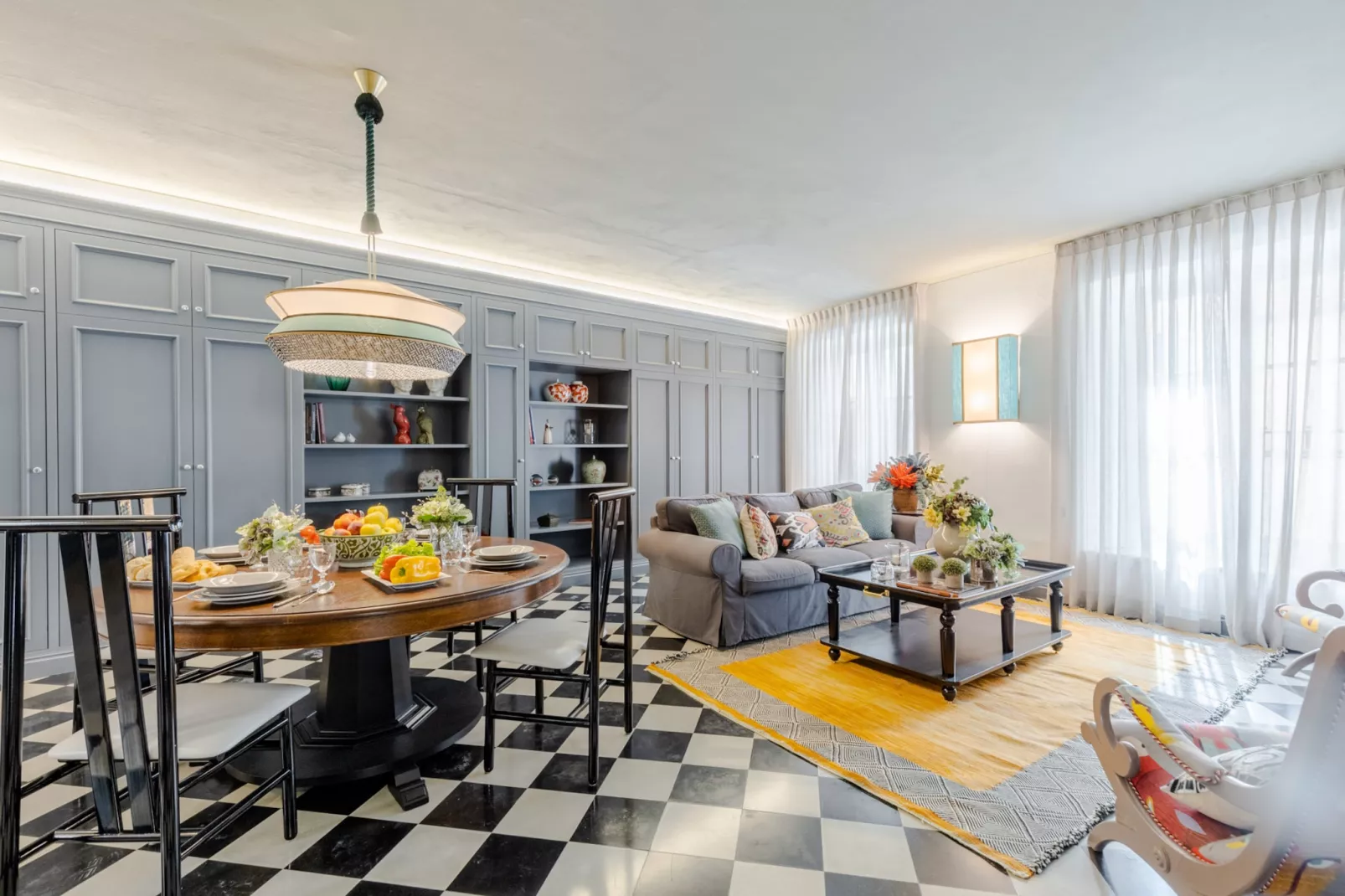 Gimber Tales, a First Floor Apartment