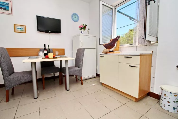 Apartments Neven - One Bedroom Apartment with Terrace and Garden View (A2)