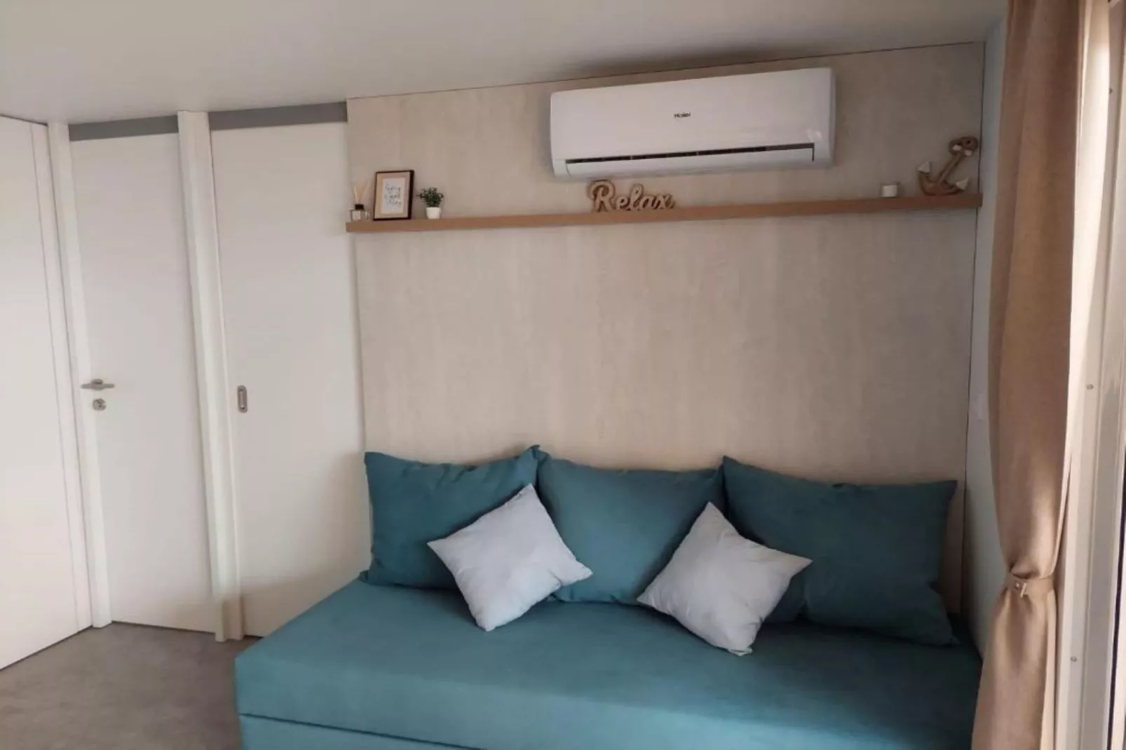 Tasha Premium Mobile Home - Two Bedroom Mobile Home with Terrace and Hot Tub