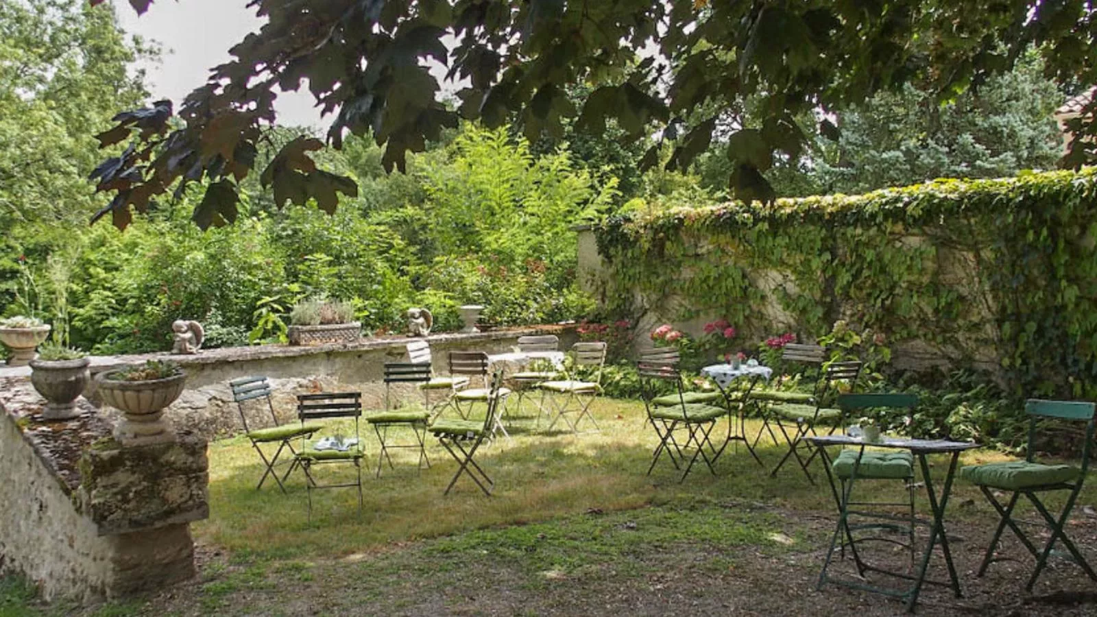 Maison du Bonnesheur-Tuinen zomer