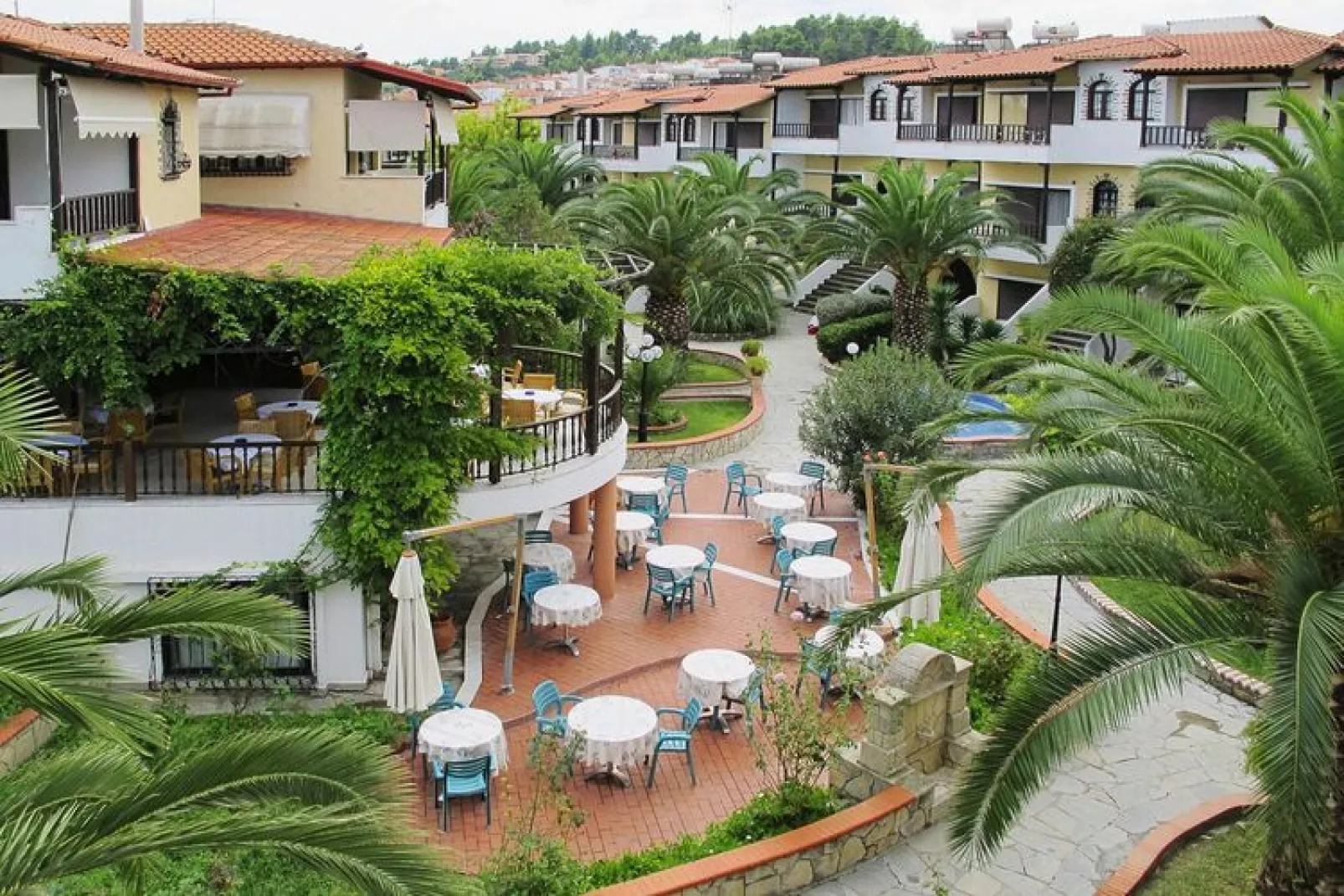 Holiday resort Ioli Village, Pefkochori-1 bedroom 3 pax-Buitenkant zomer