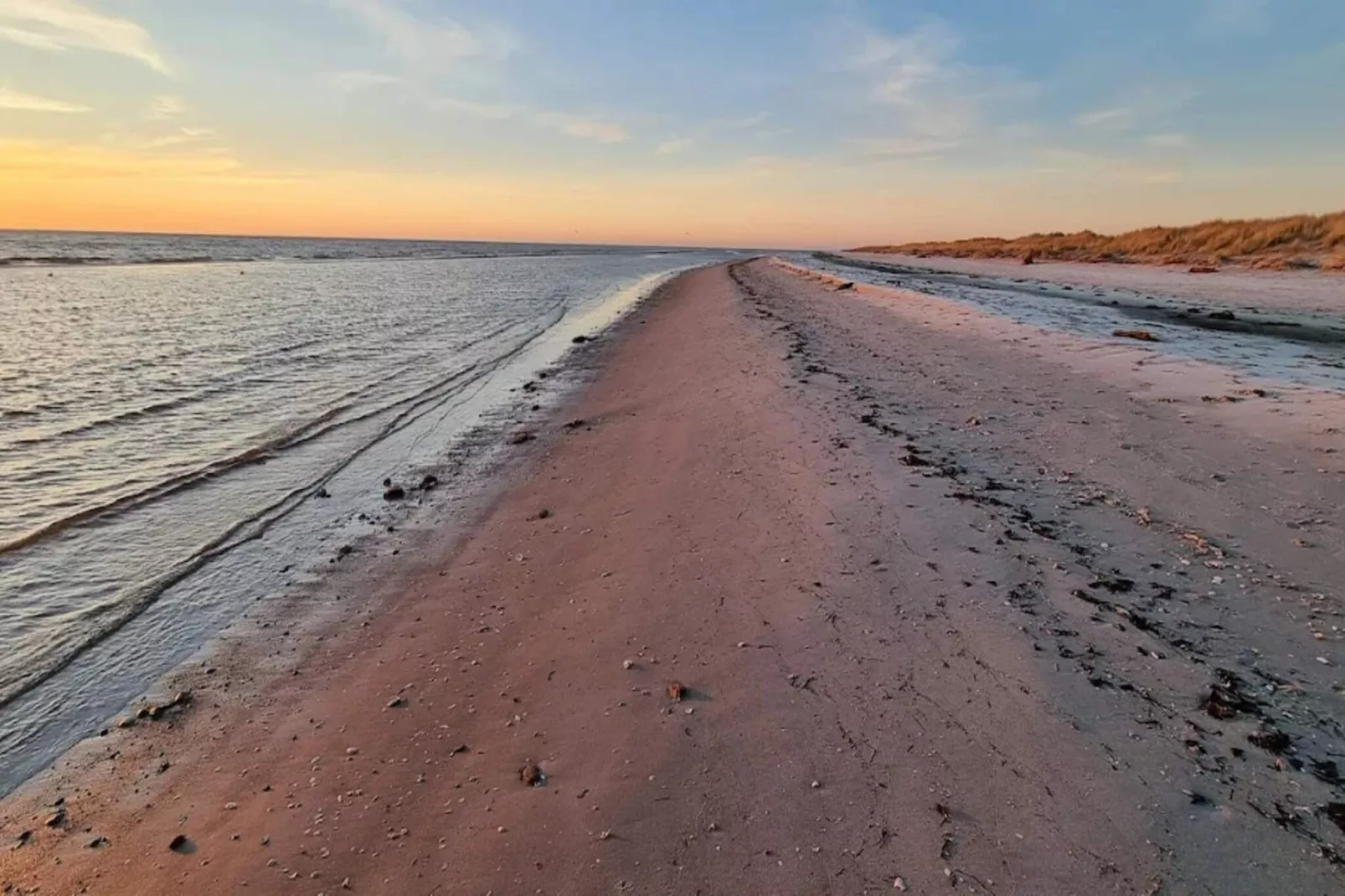 Lichte kustschuilplaats in LyngsAY-By Traum-Waterzicht