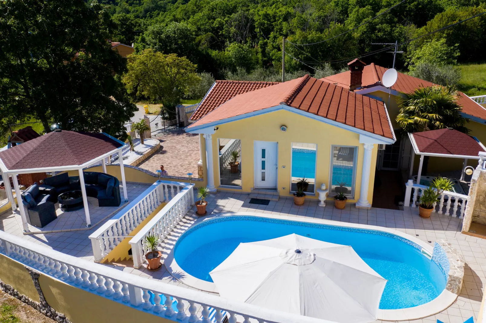 Villa Katarina-Buitenkant zomer