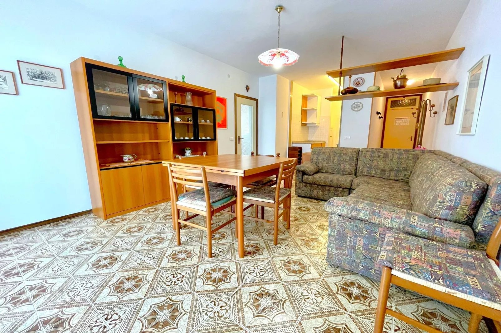 RAFFAELLO 1 int 3 tipo C  con piscina-Woonkamer