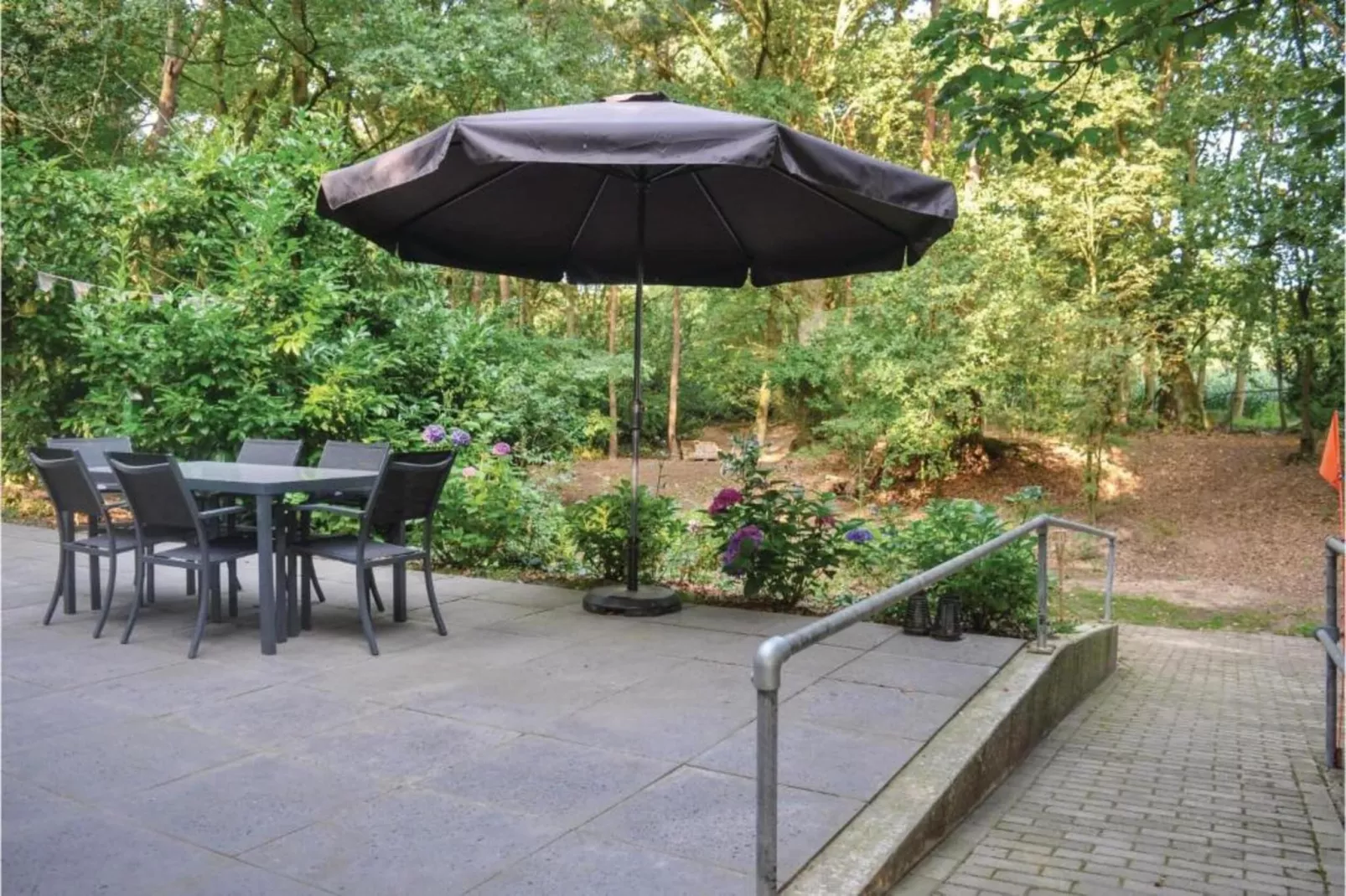 Dorpswoning In het Bos-Terrasbalkon
