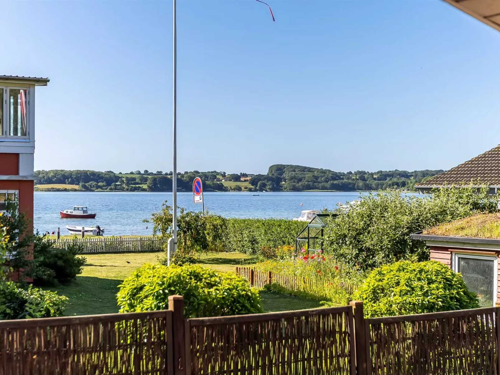 "Star" - 100m from the sea-Buiten