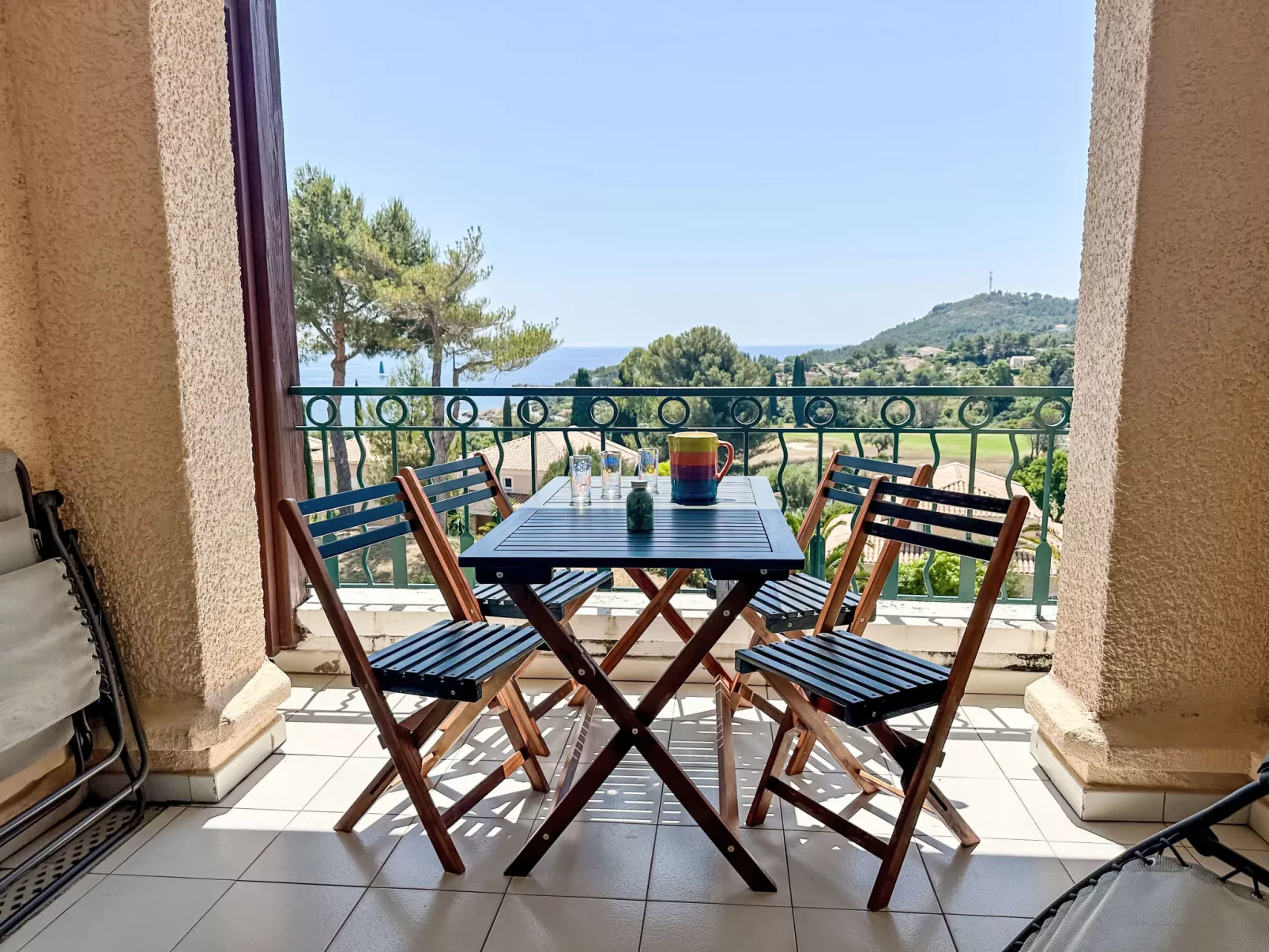 Le Village (C8 245)-Buiten