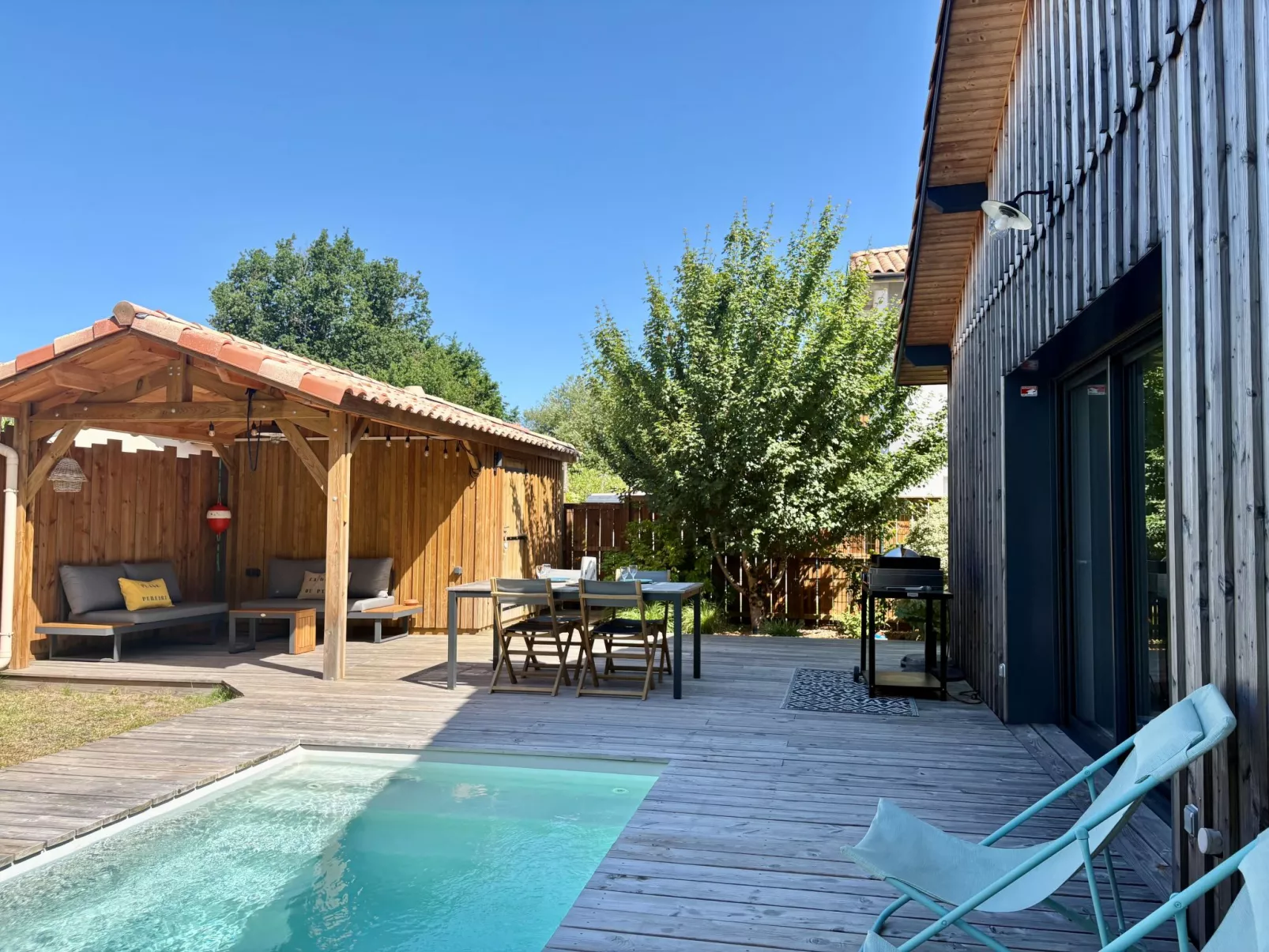 La Belle Testerine-Buiten