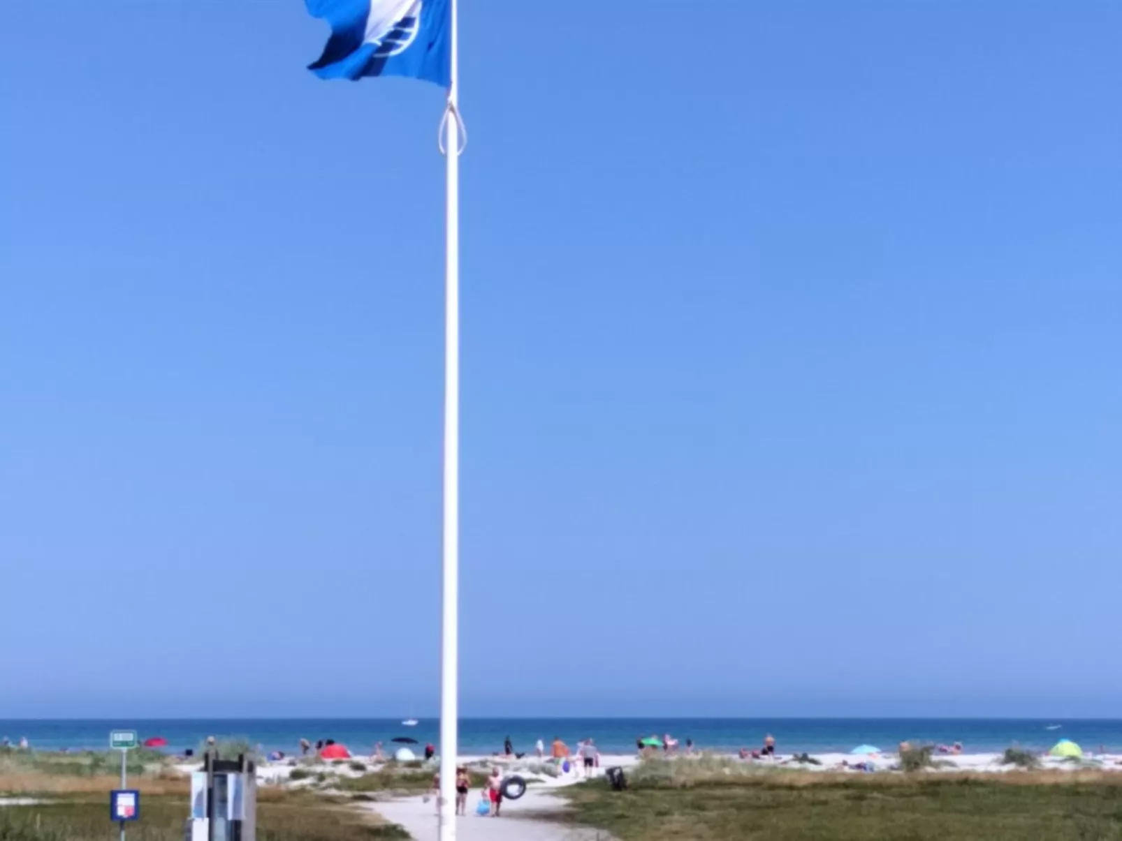 "Line" - 10m from the sea-Buiten