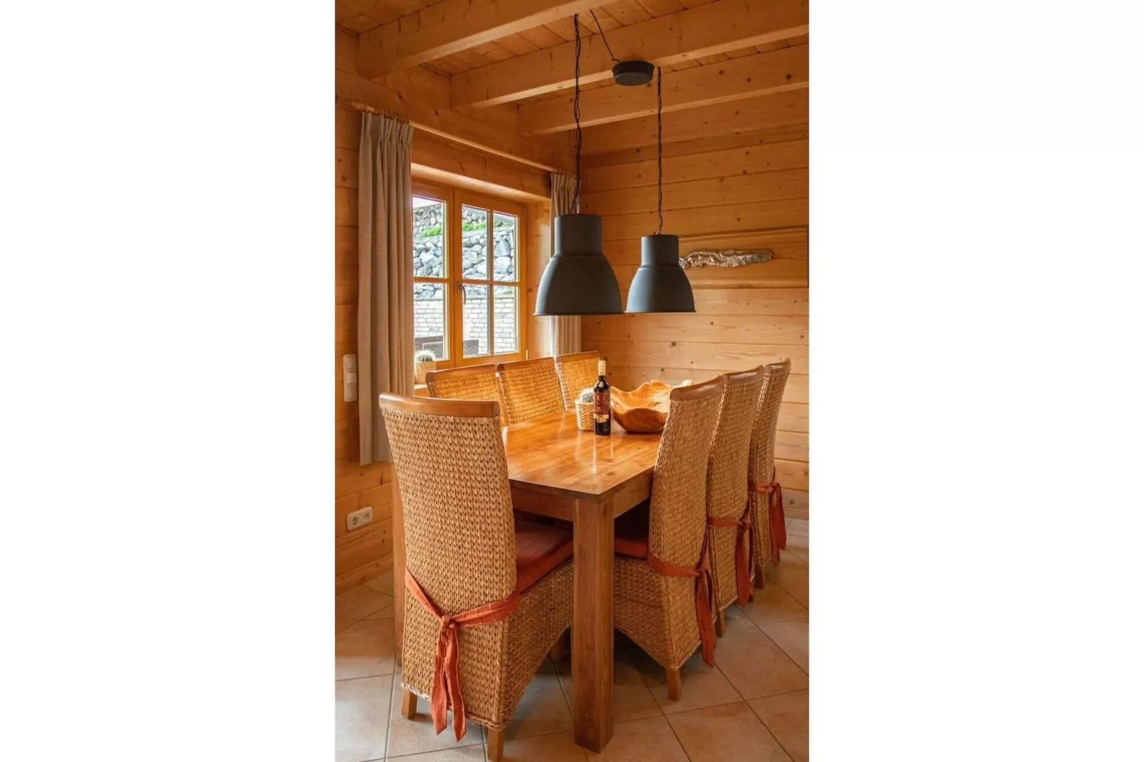 Luxus Blockhaus B-Eetkamer