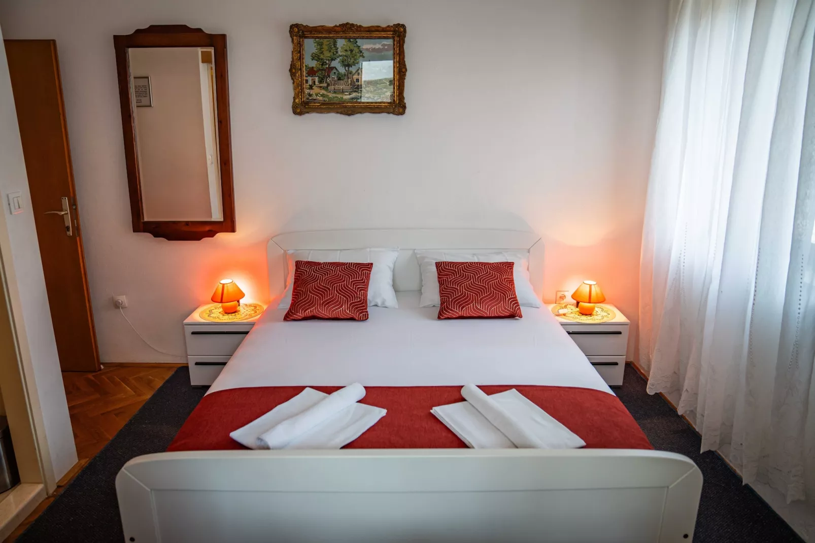 Guest House Cesic - Double Room No8-Slaapkamer