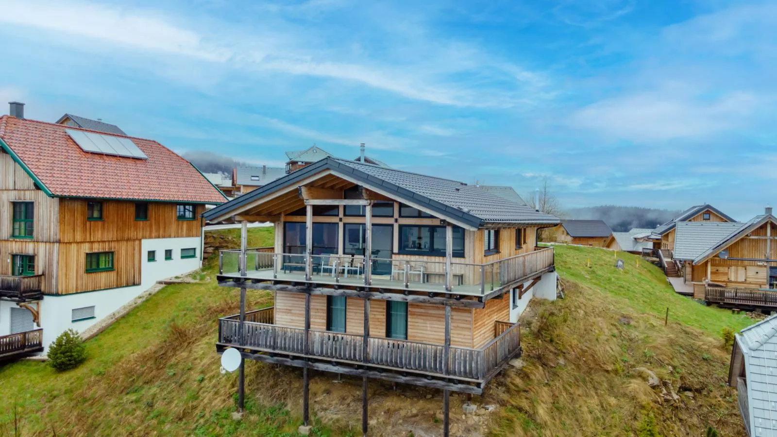 Alpina Lodge-Buitenkant zomer