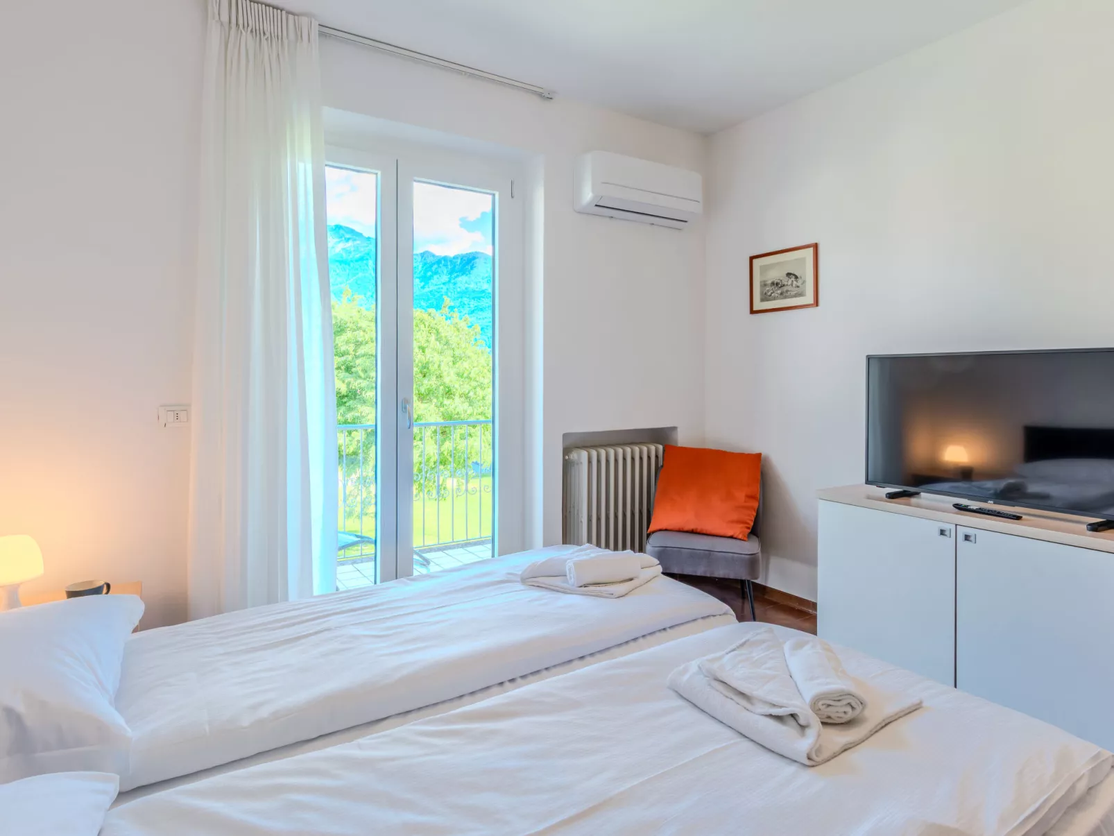 Domaso central apartment-Binnen