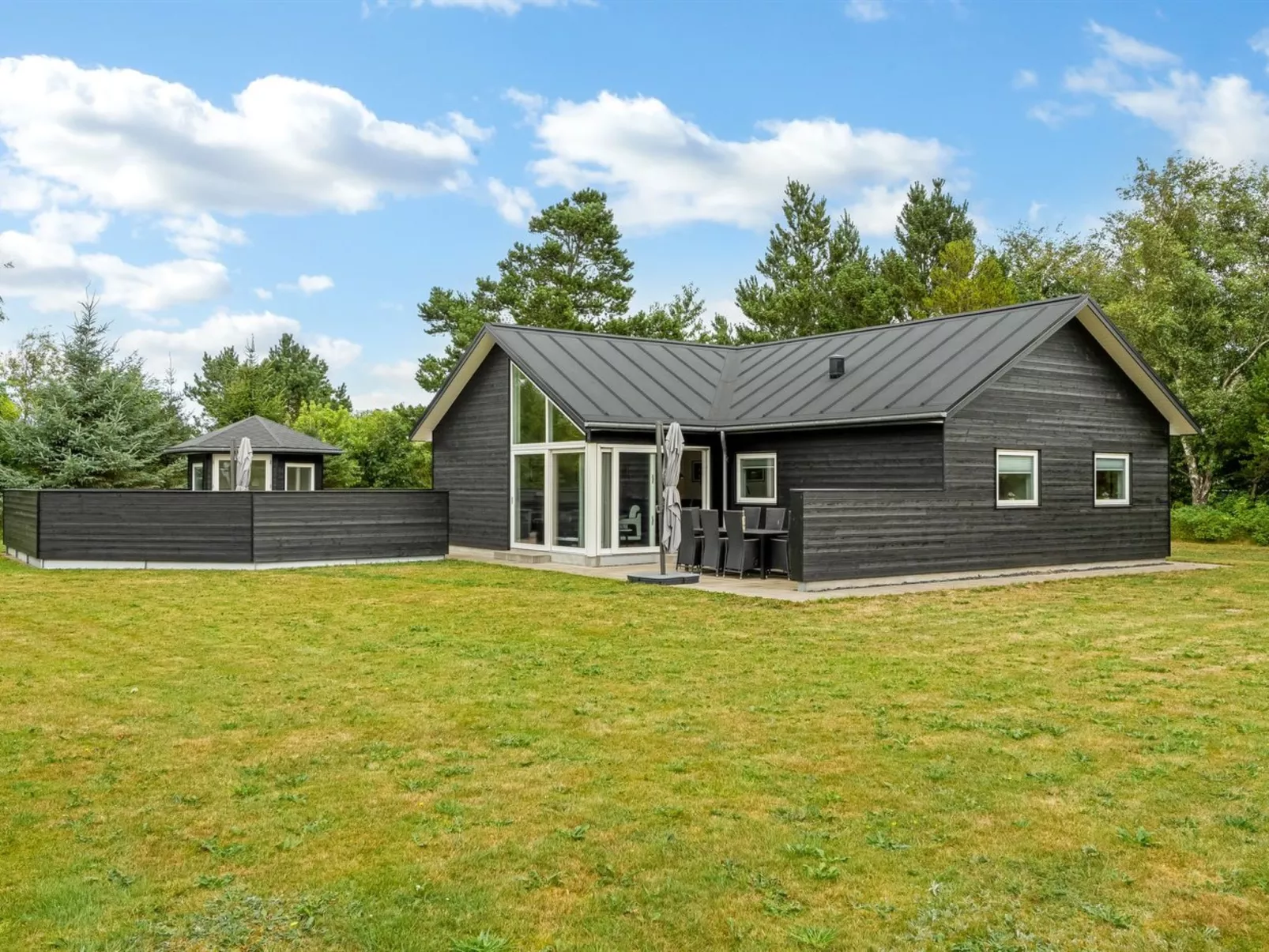 "Sunna" - 1.2km from the sea-Buiten