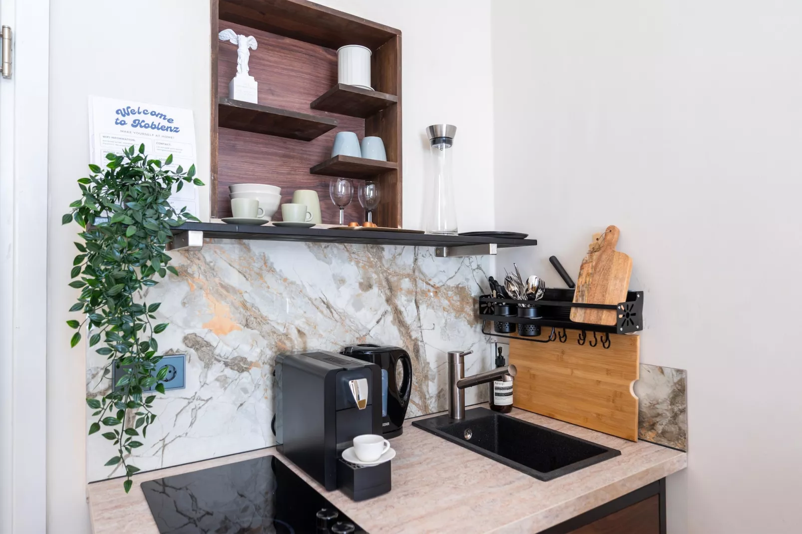 Modern Stay Deluxe Family Suite