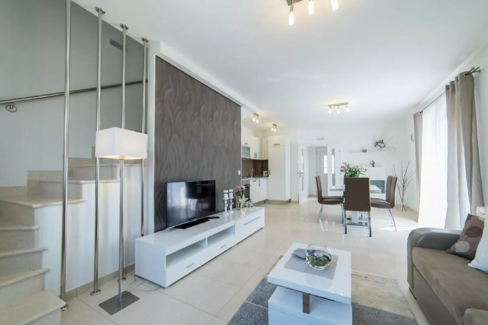 Villa Anita - Five Bedroom Villa with Swimming pool