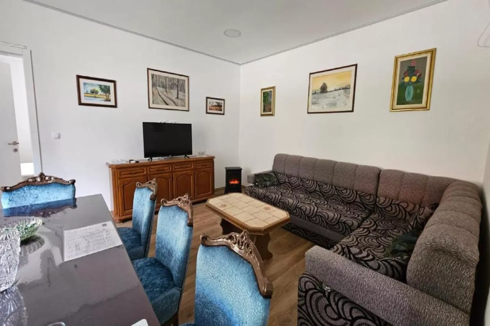 Apartment Gracac - Two Bedroom Apartment with Terrace