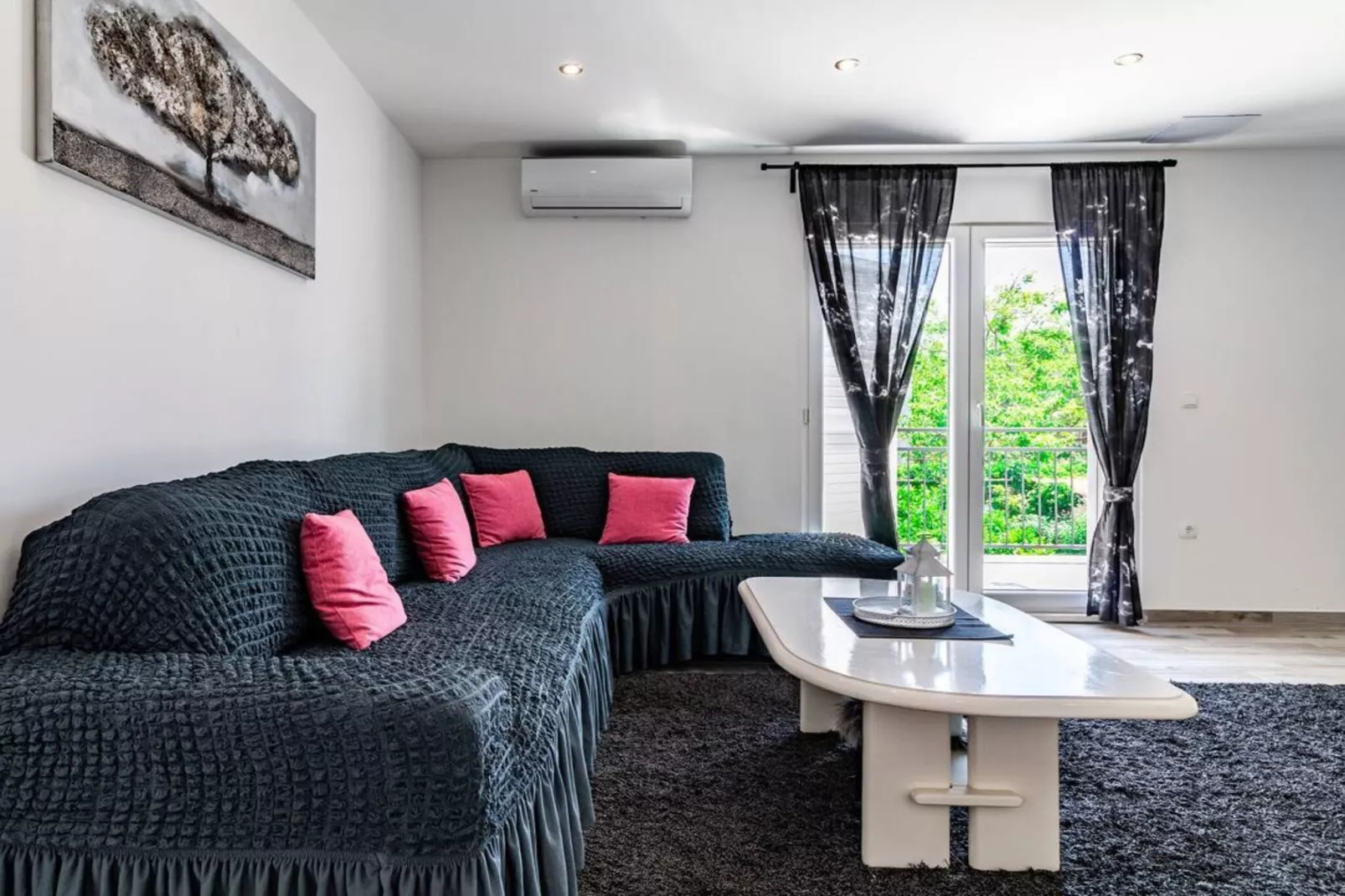 Holiday Home Sunny Side - Six Bedroom Holiday Home