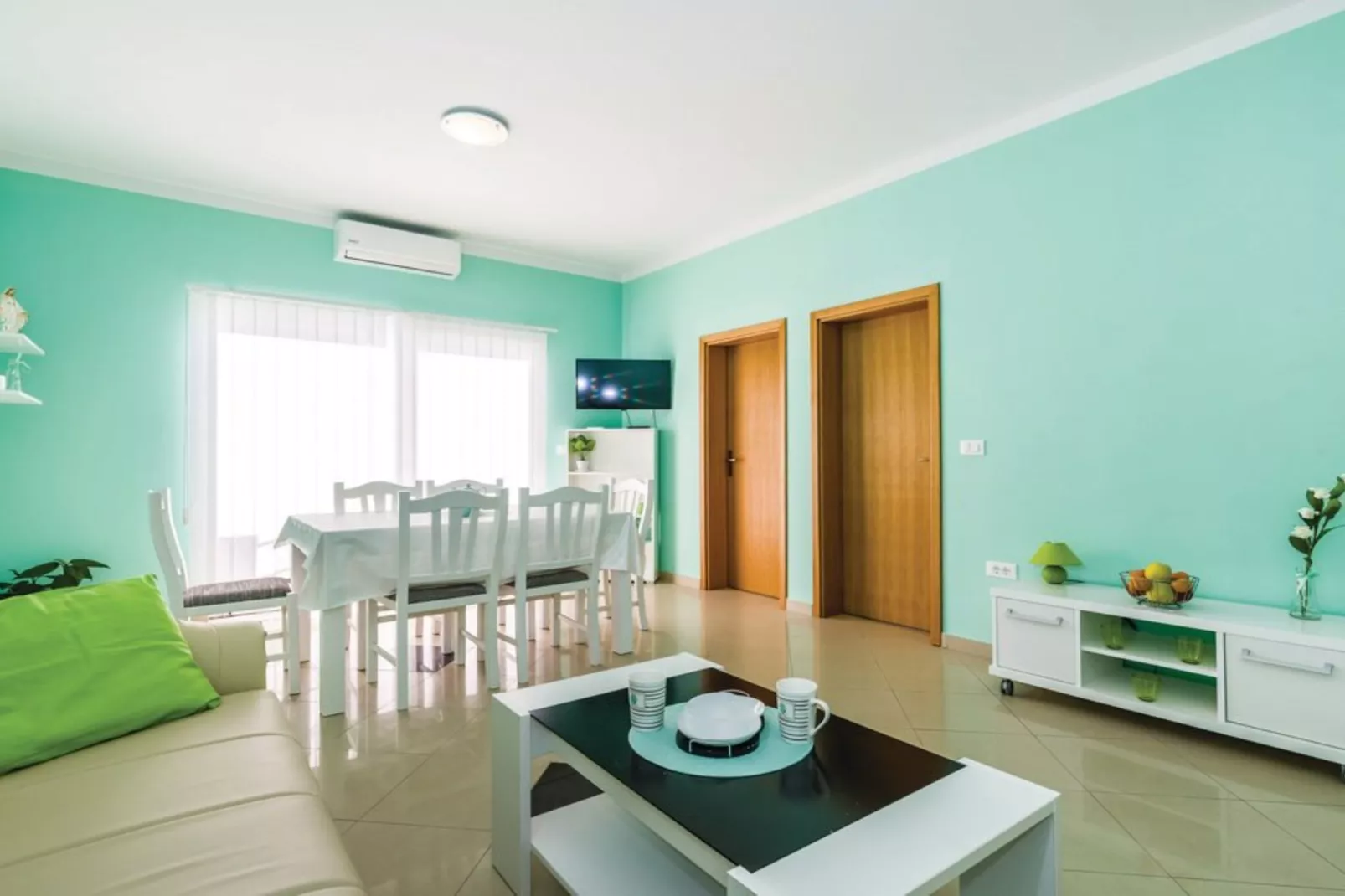 Holiday Home Villa Ksenija - Six Bedroom Holiday Home with Pool
