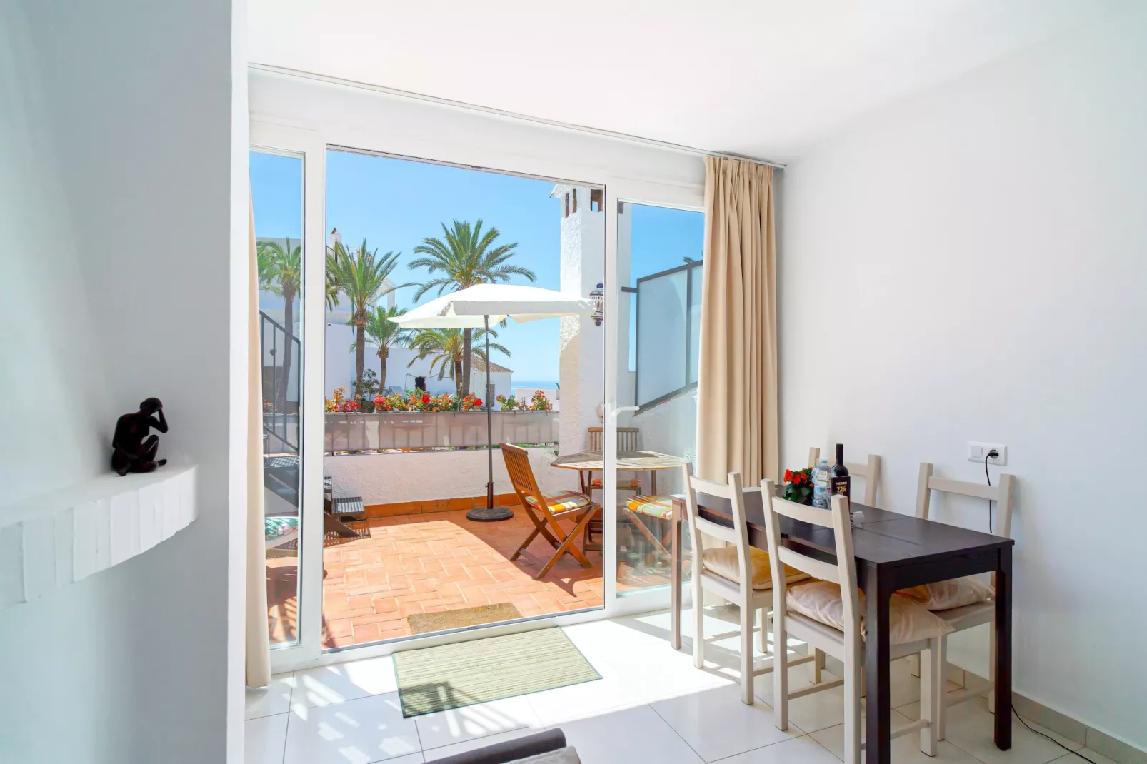 Hibiscos Seaview Terrace by Casasol