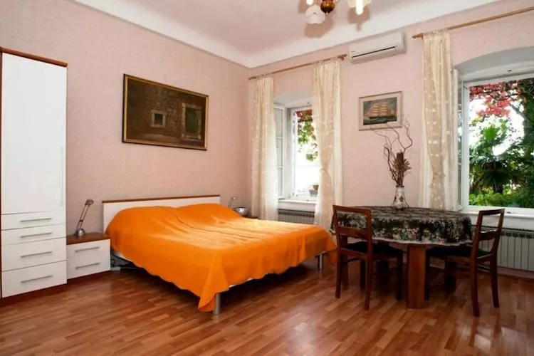 Villa Iveta - Triple Room with Private External Bathroom (Marija)