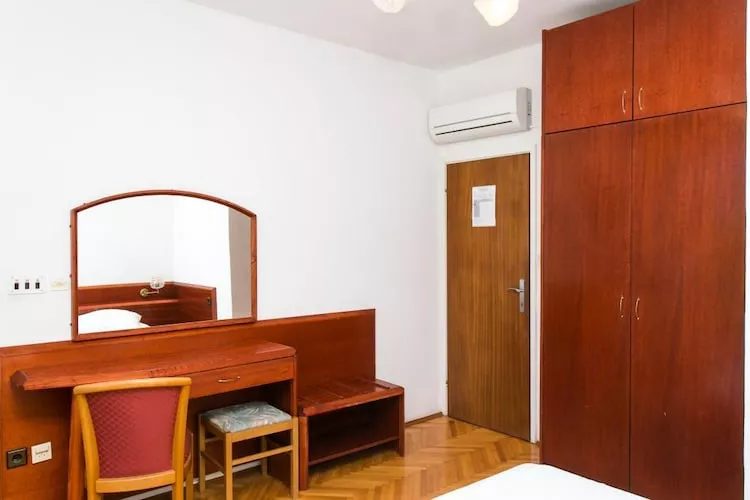 Guest House Zec -  Double or Twin Room with Balcony and Sea View-2