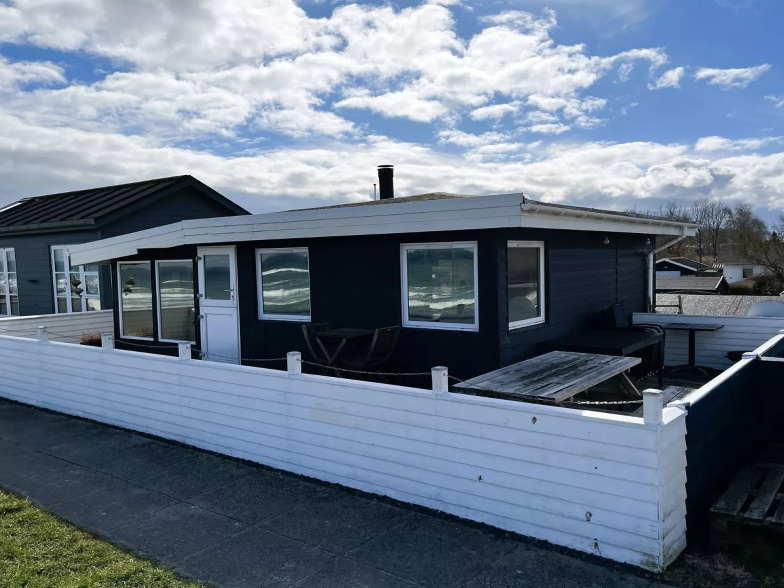 "Folkhart" - 10m from the sea