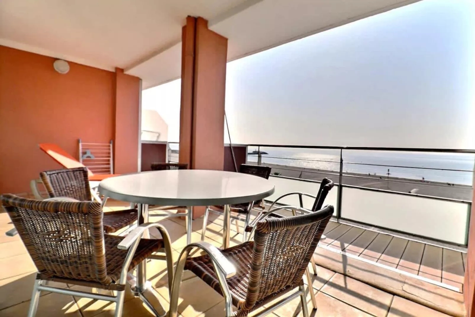 157 LENGAY (302)-Terrasbalkon
