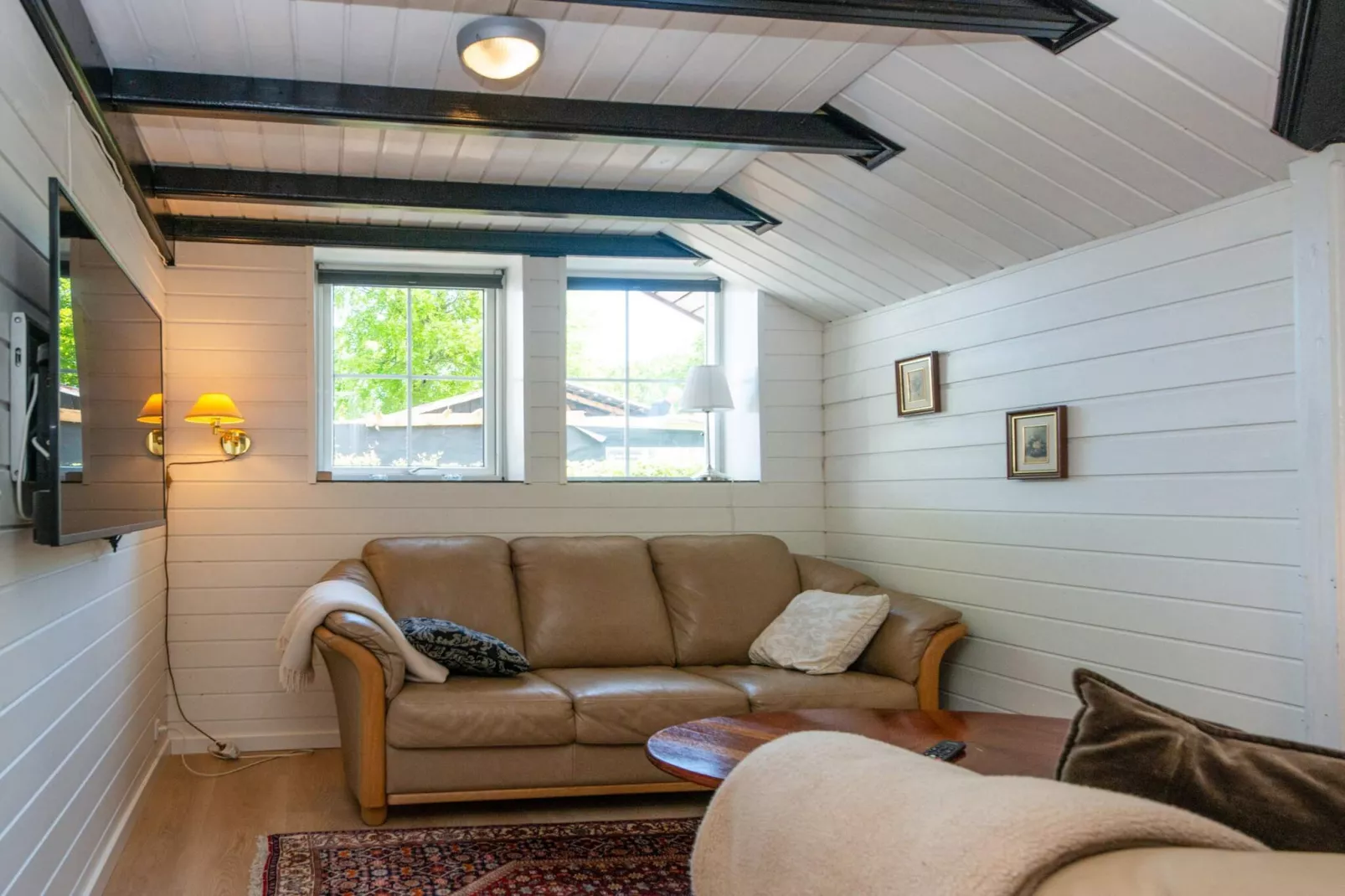 Betoverende Cottage met Whirlpool-By Traum-Binnen