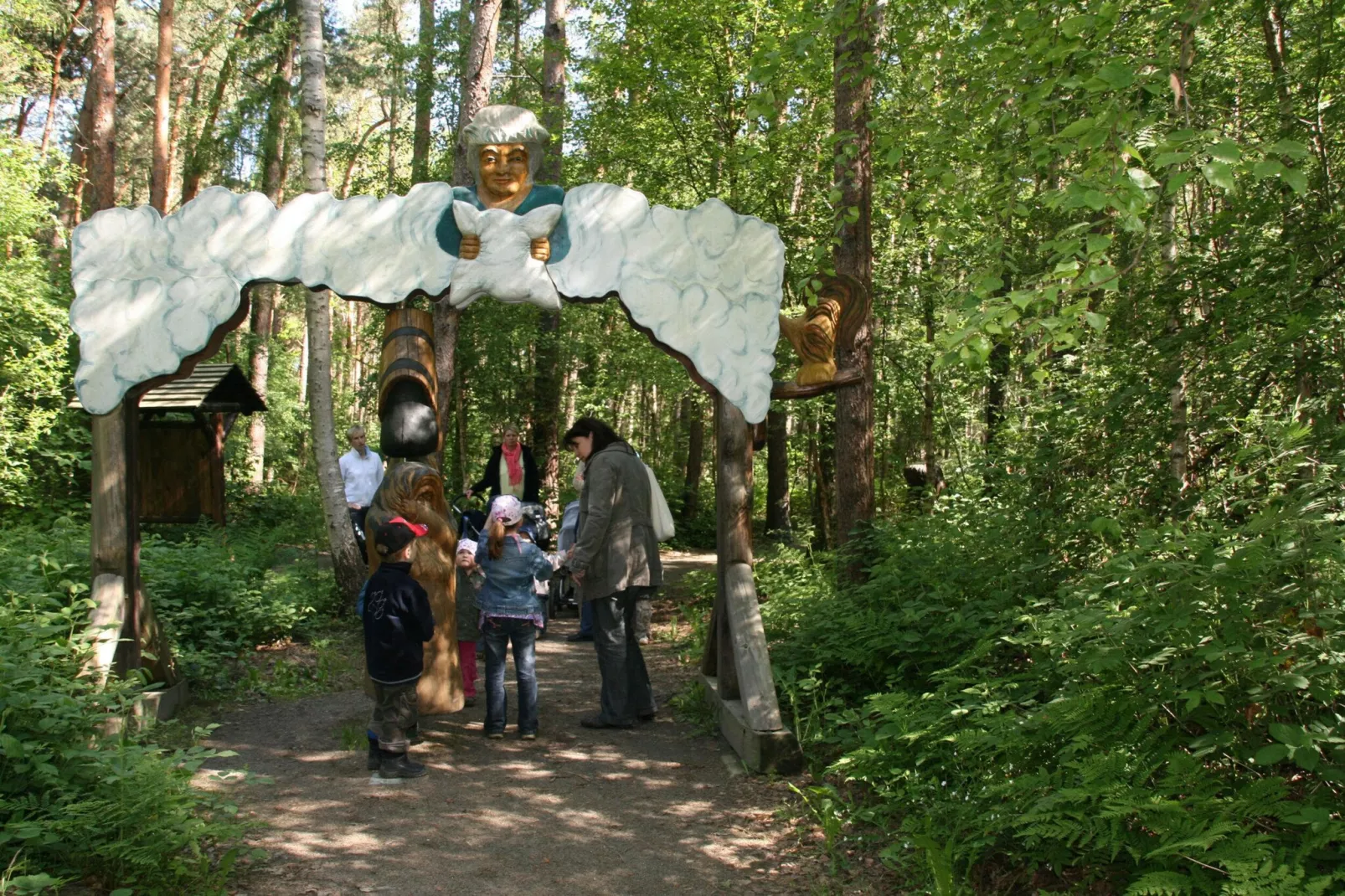 Schwalbenring nahe Karls Erdbeerhof-Gebieden zomer 5km