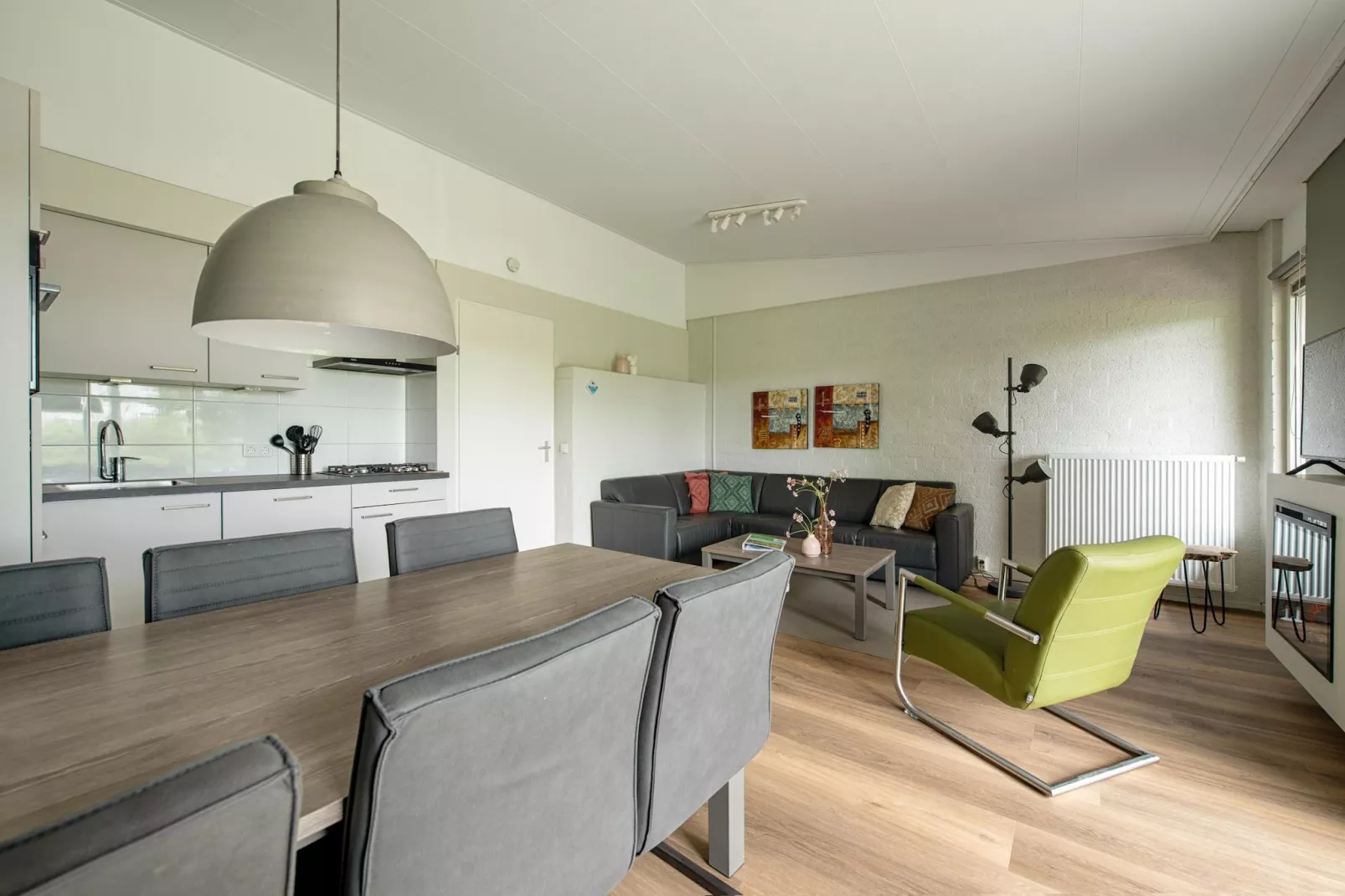 Bungalowpark Schin op Geul 9-Eetkamer