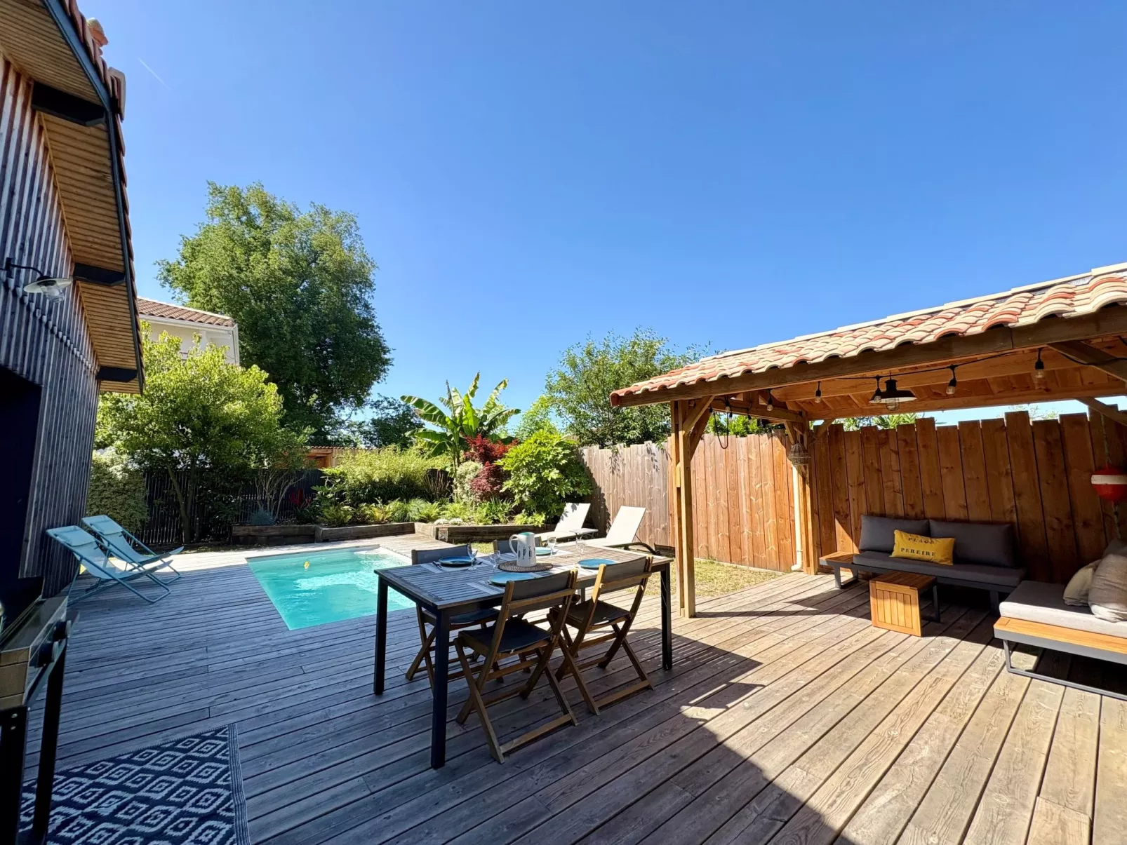 La Belle Testerine-Buiten