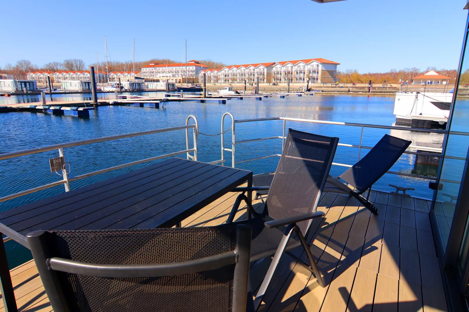 Hausboot Family & Friends mit Hund LP 10 / 4 Personen-Terrasbalkon