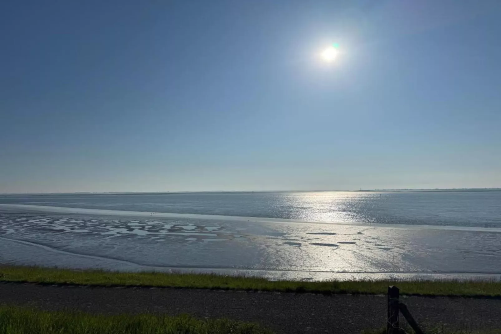 Kustwoning Baarland in Zeeland-Gebieden zomer 20km