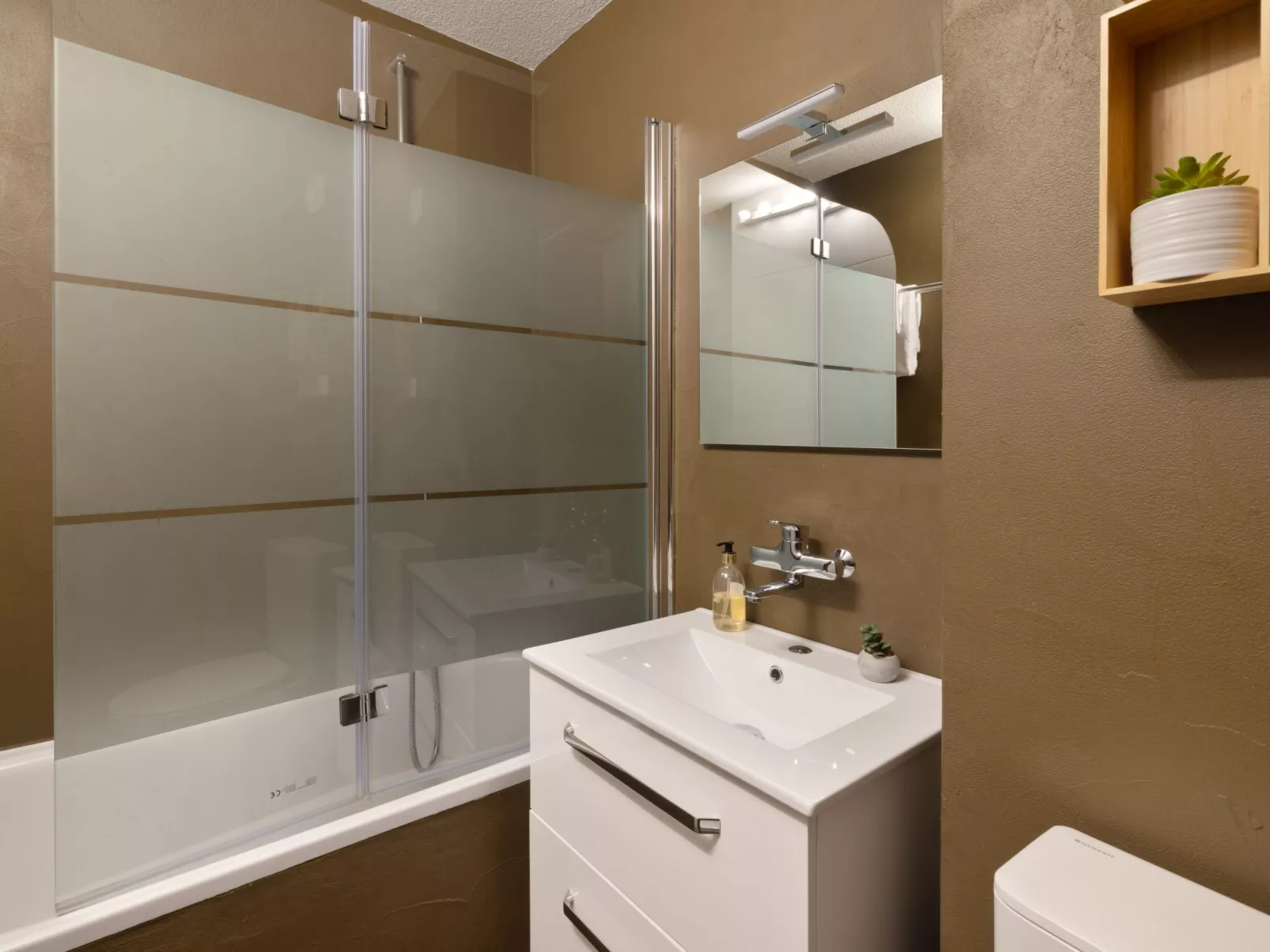 Verbena Apt 4-Binnen