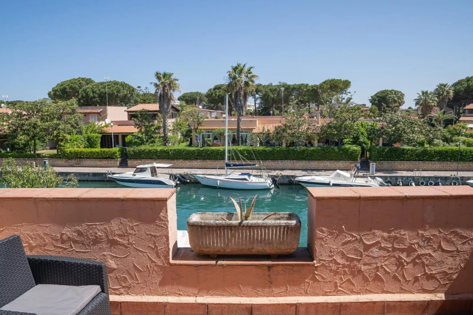 Casa Maralis 4 Pers Furnari-Uitzicht zomer