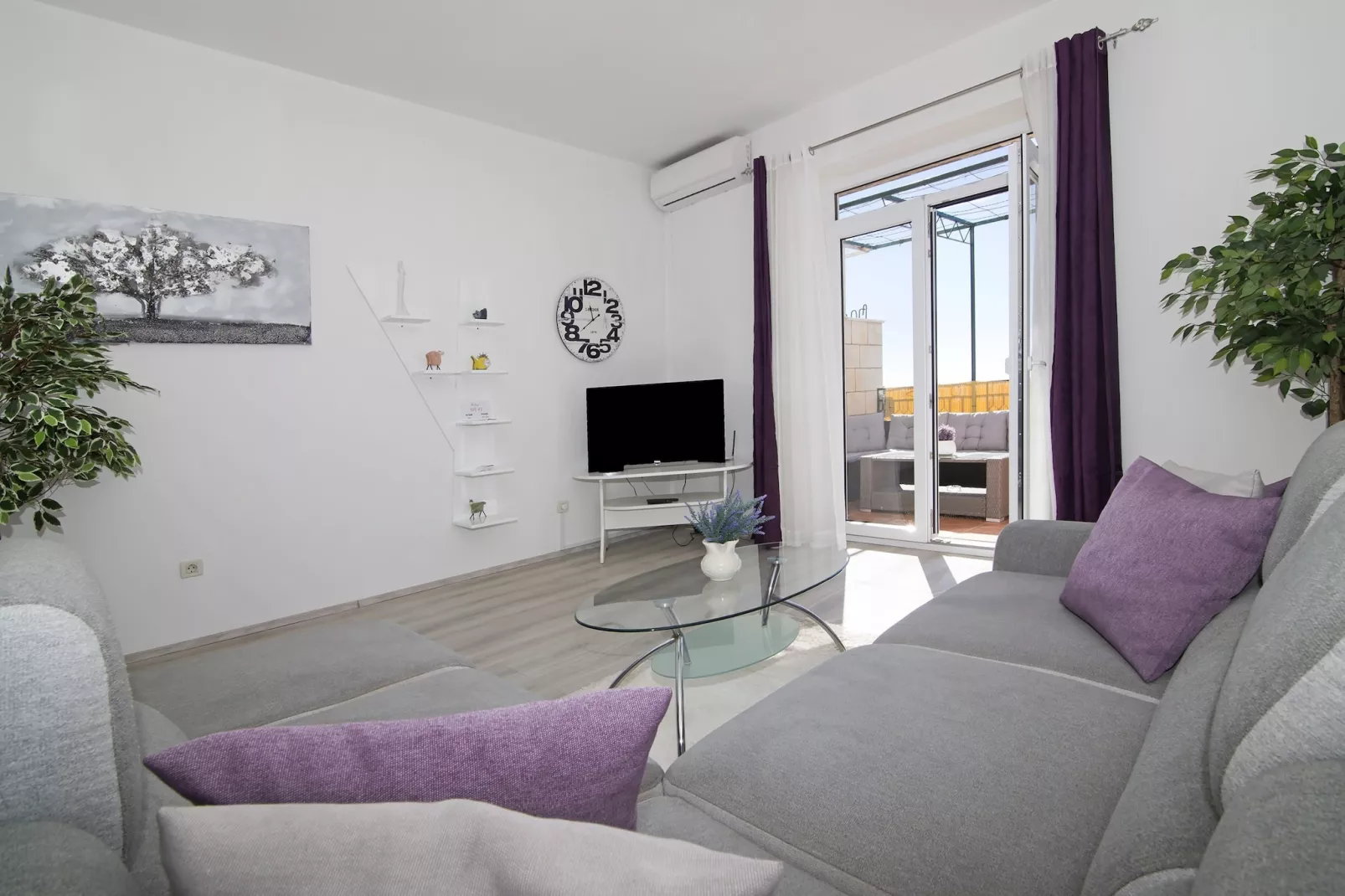 Apartments Isabora - Two-Bedroom Apartment with Terrace and Partial Sea View (Nea)-Woonkamer