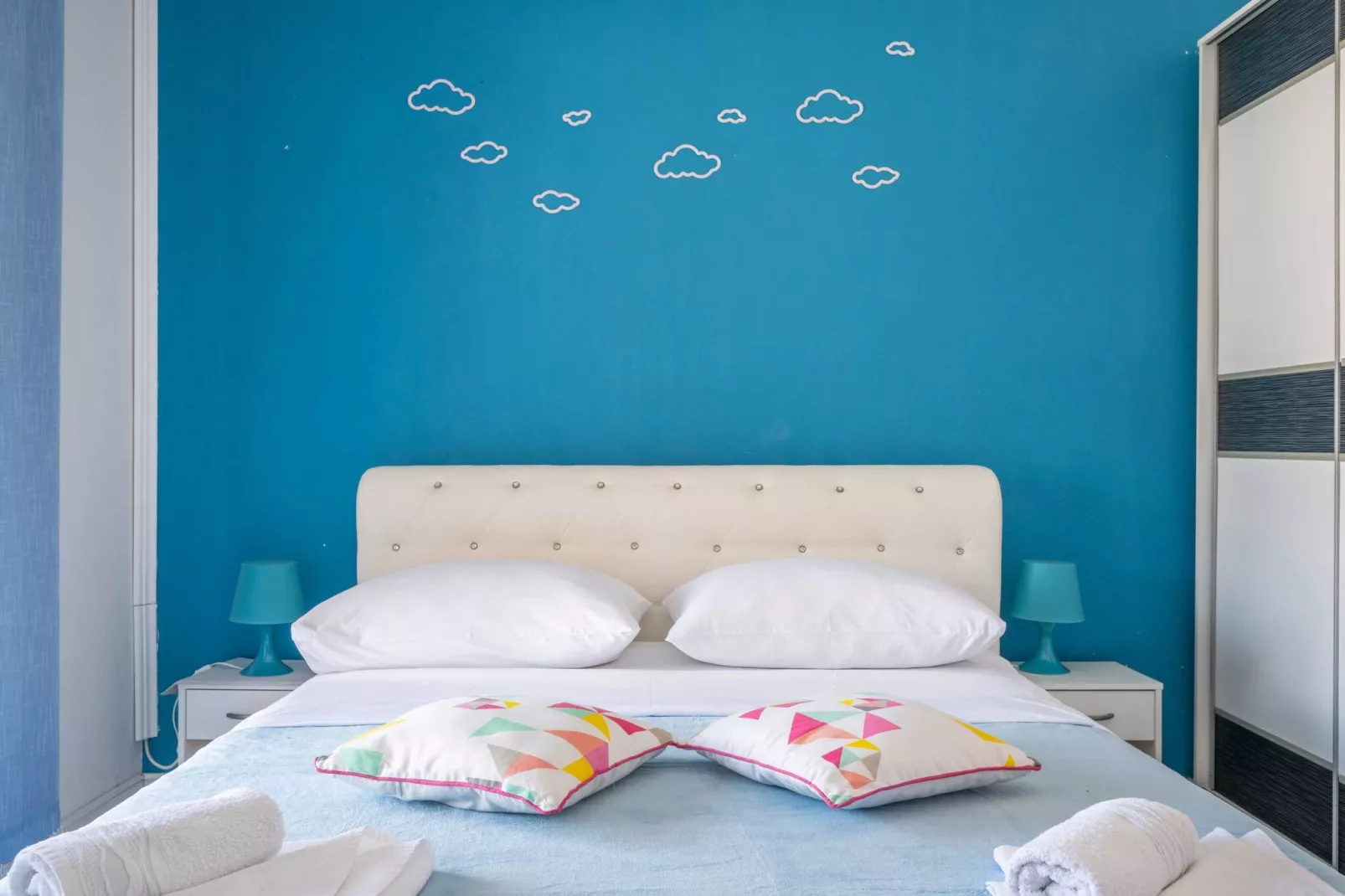 LaidBack Apartments - Standard One Bedroom Apartment with Balcony and Sea View (Azur)-Slaapkamer