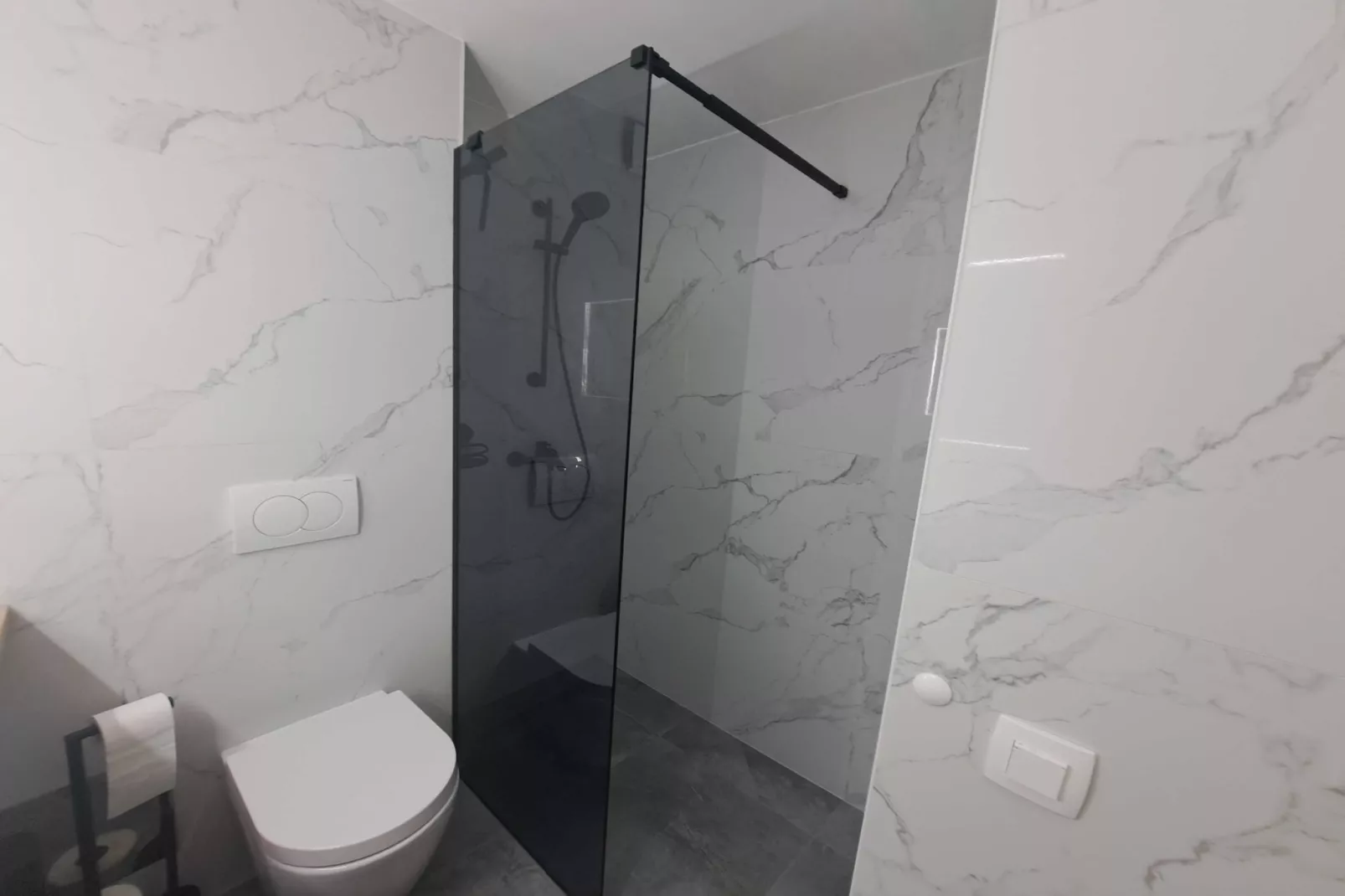 Apartment Precious View - One Bedroom Apartment with Sea View and City View-Badkamer
