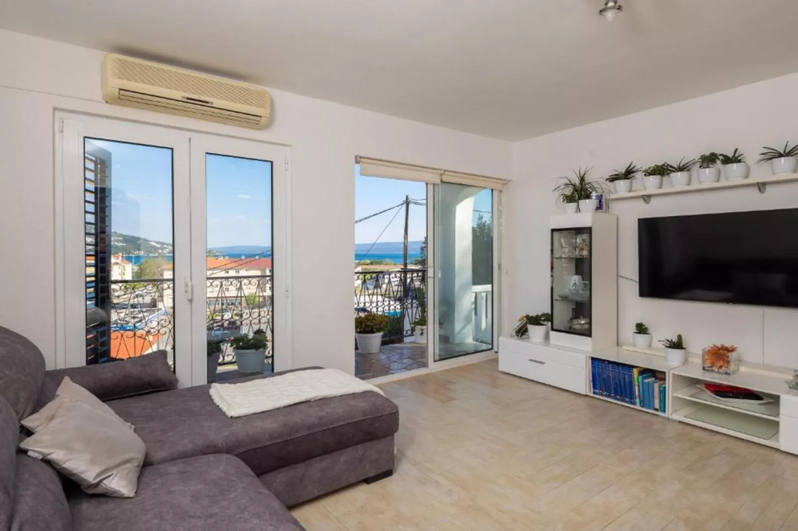 Omis River & Sea Escape - One Bedroom Apartment with Balcony and Sea View