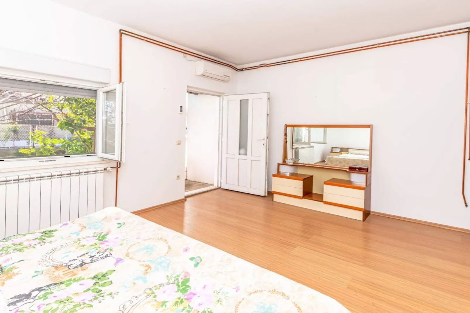 Sunny and Sleek Apartment Kastel Novi with Terrace - Three Bedroom Apartment with Terrace