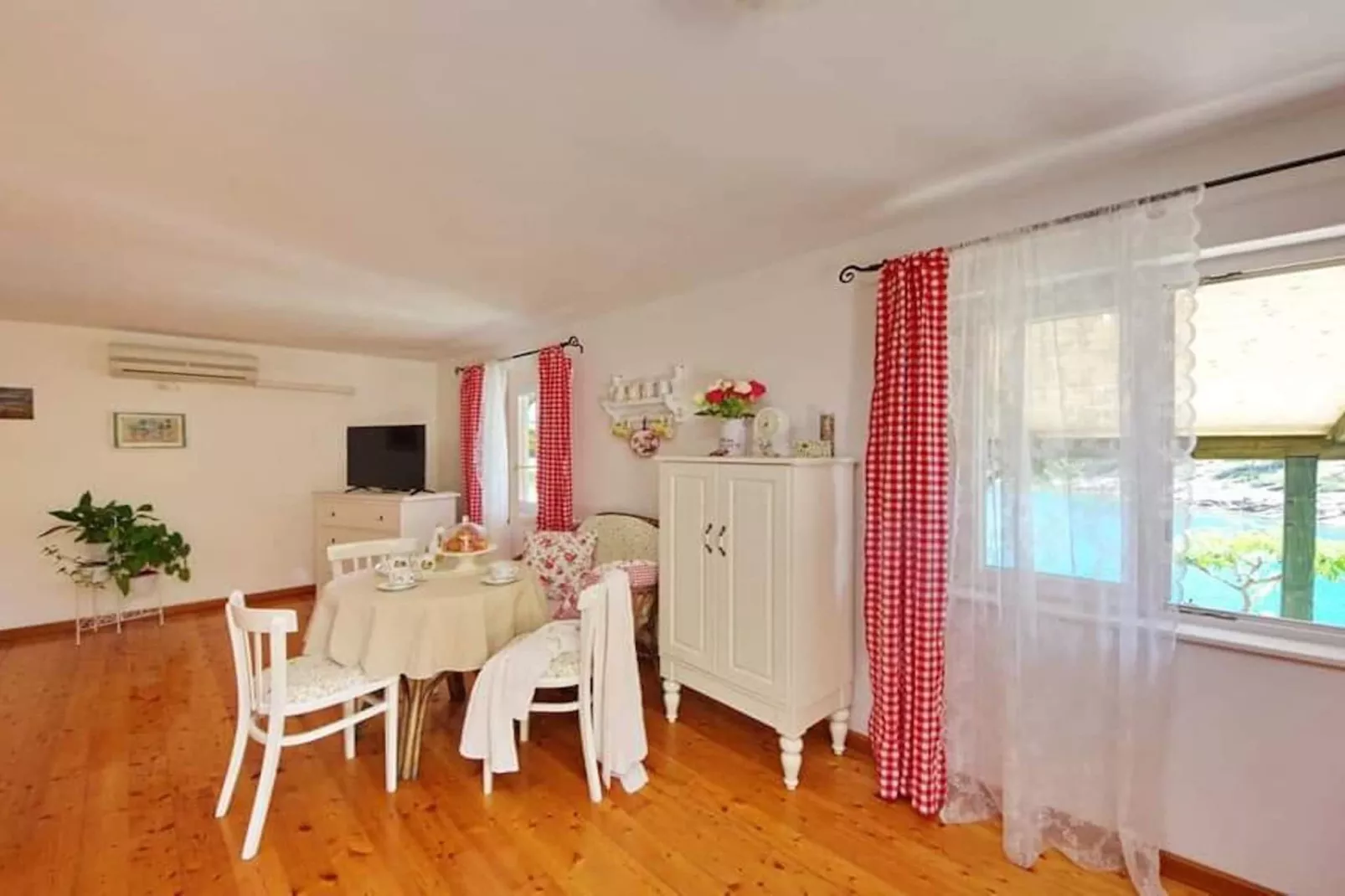 Blissful Bay Apartments Vrboska - One Bedroom Apartment with Terrace (owner Lovor)