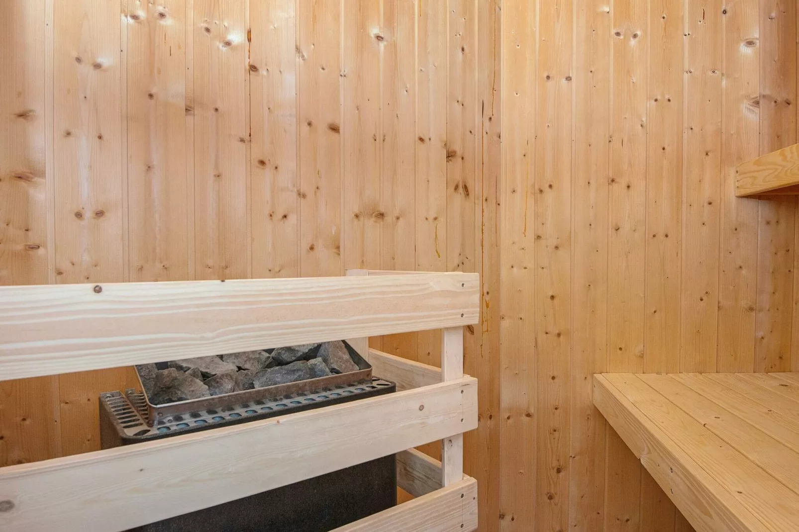 Ruim vskantiehuis in Jutland in de buurt van het strand-Sauna