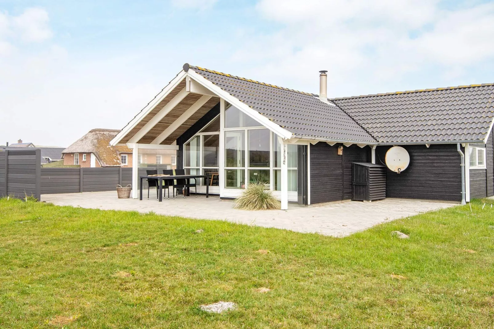 Ruim vskantiehuis in Jutland in de buurt van het strand-Uitzicht