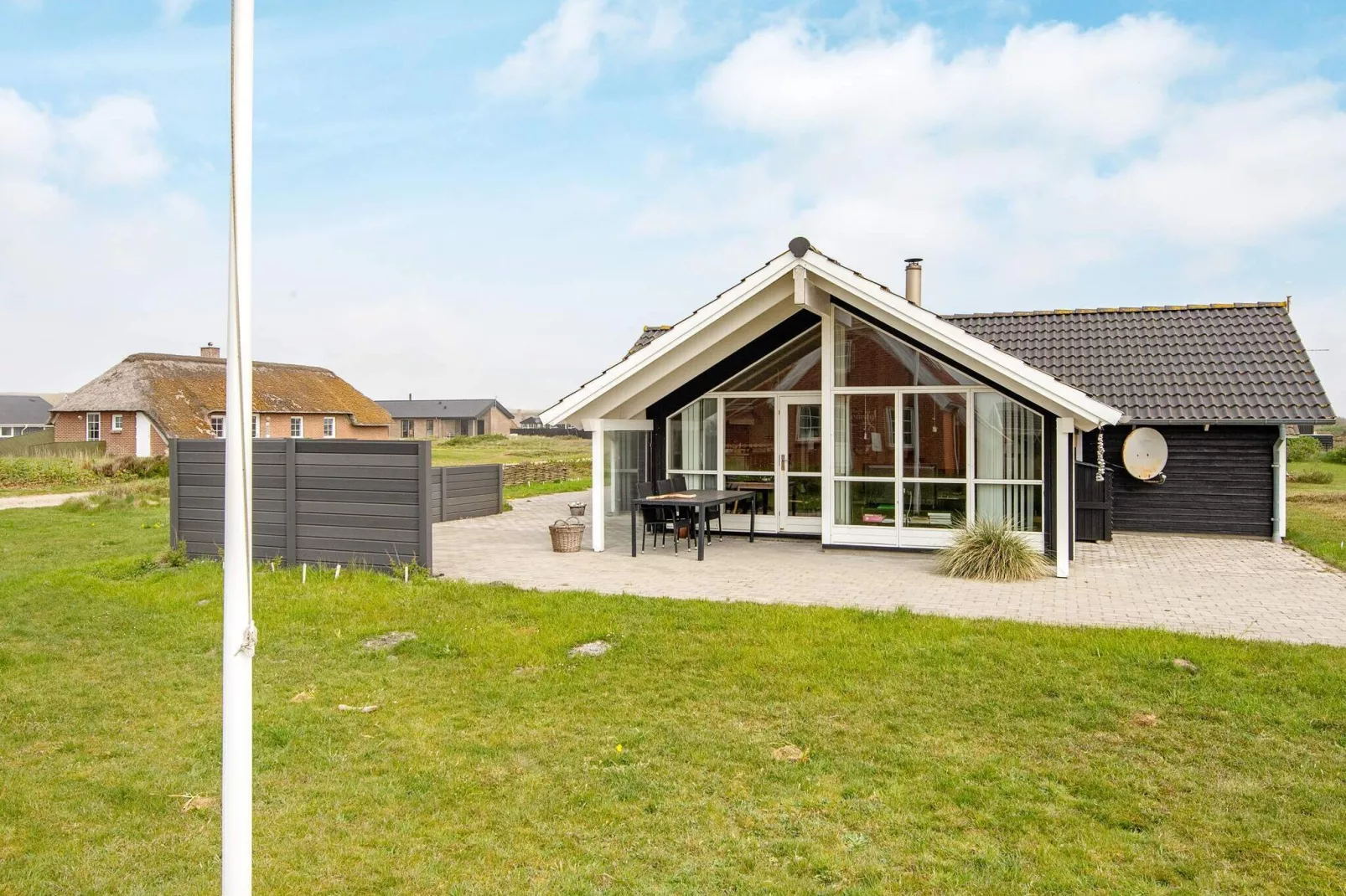 Ruim vskantiehuis in Jutland in de buurt van het strand-Uitzicht