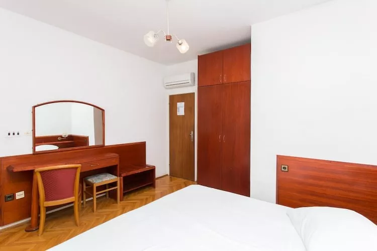Guest House Zec -  Double or Twin Room with Balcony and Sea View-2